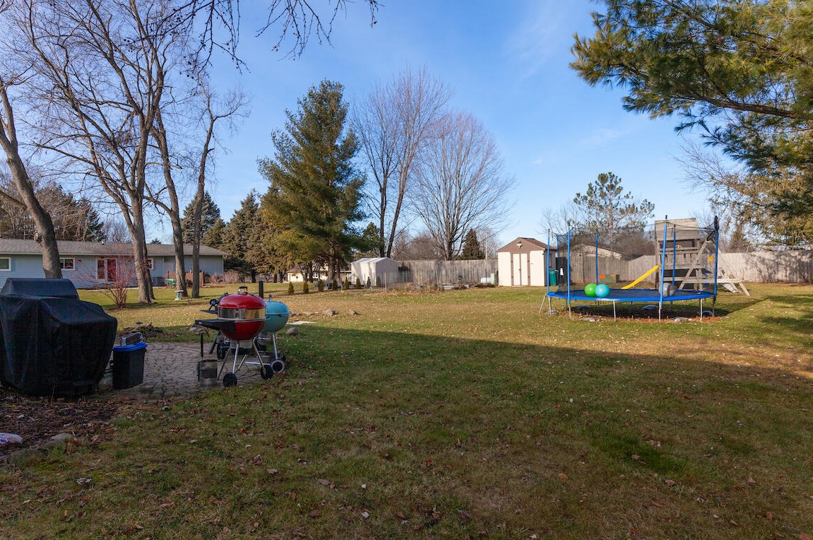 1284 Tamarack Ave, Hartford WI  53027-2667 exterior