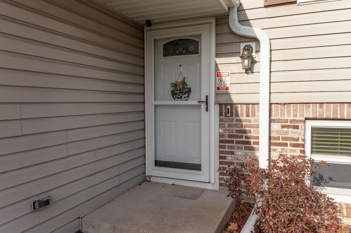 1284 Tamarack Ave, Hartford WI  53027-2667 exterior