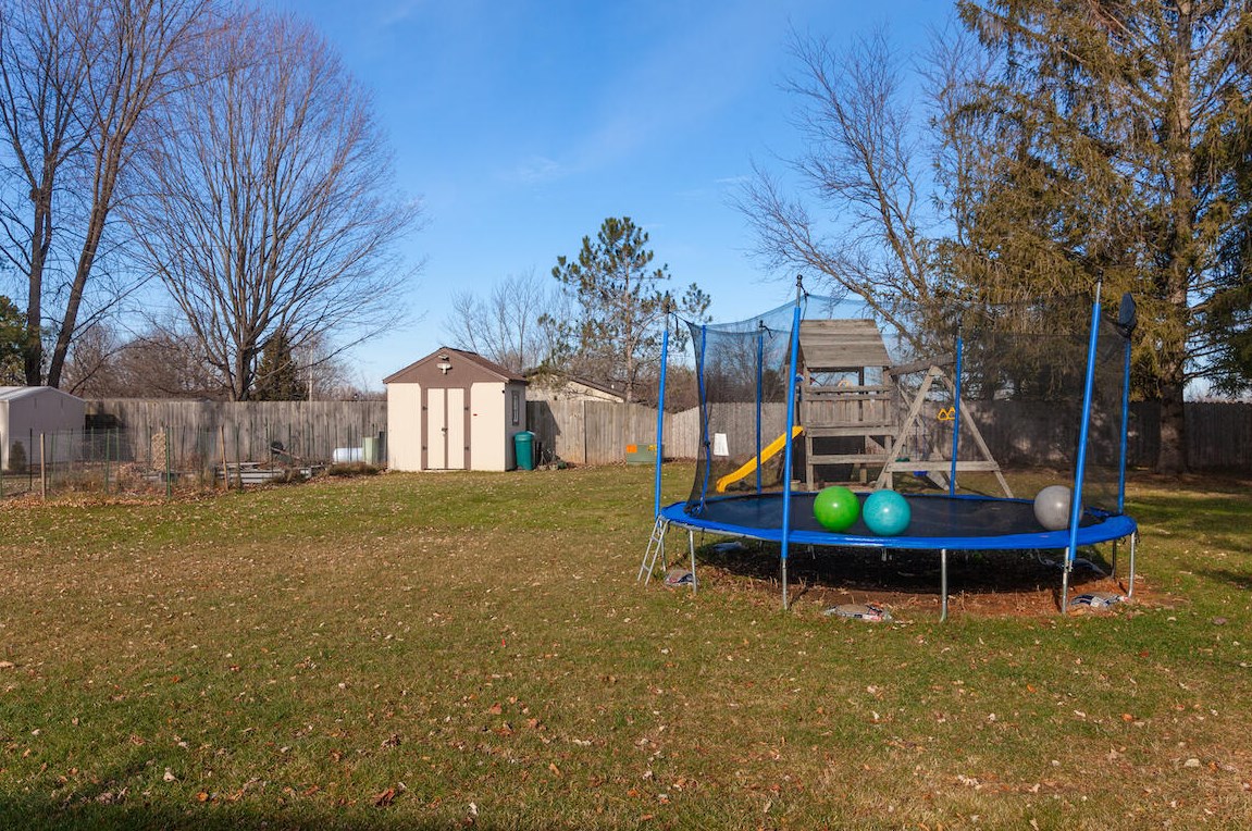 1284 Tamarack Ave, Hartford WI  53027-2667 exterior