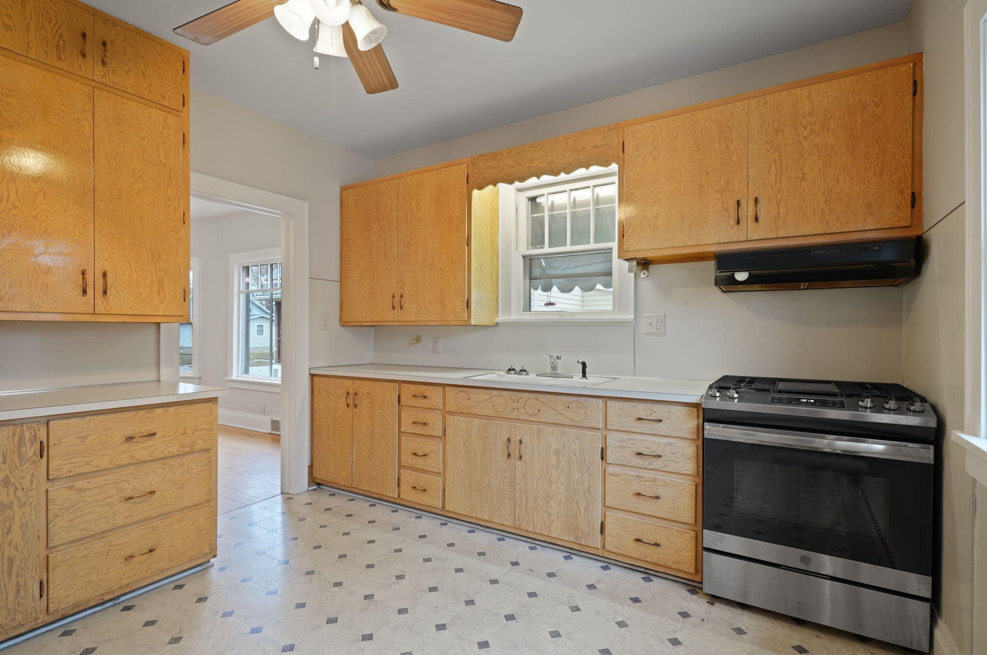 5108 28th Ave, Kenosha WI  53140-3004 exterior