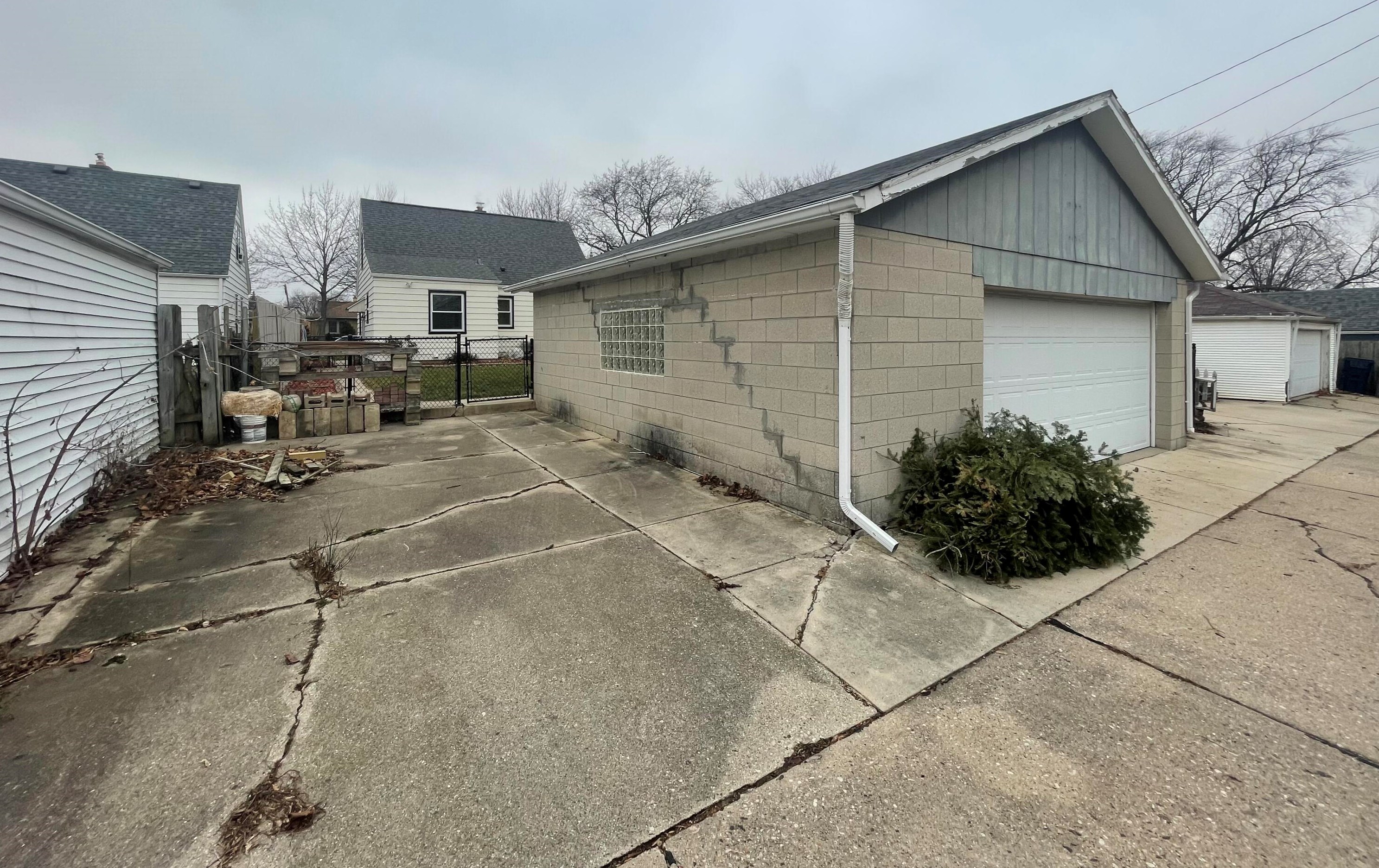 3776 98th St, Milwaukee WI  53222-2414 exterior