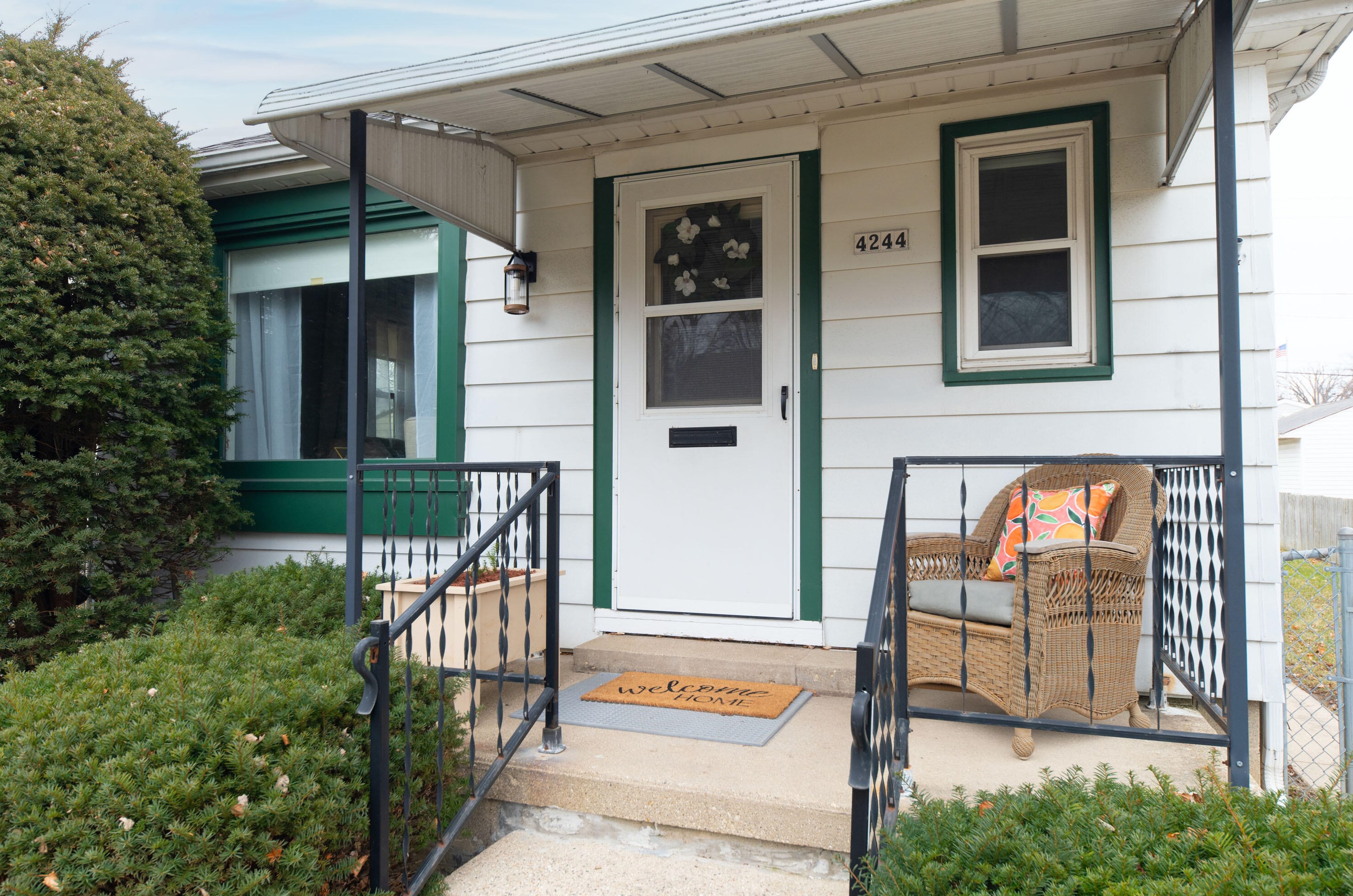 4244 1st Pl, Milwaukee WI  53207-4924 exterior