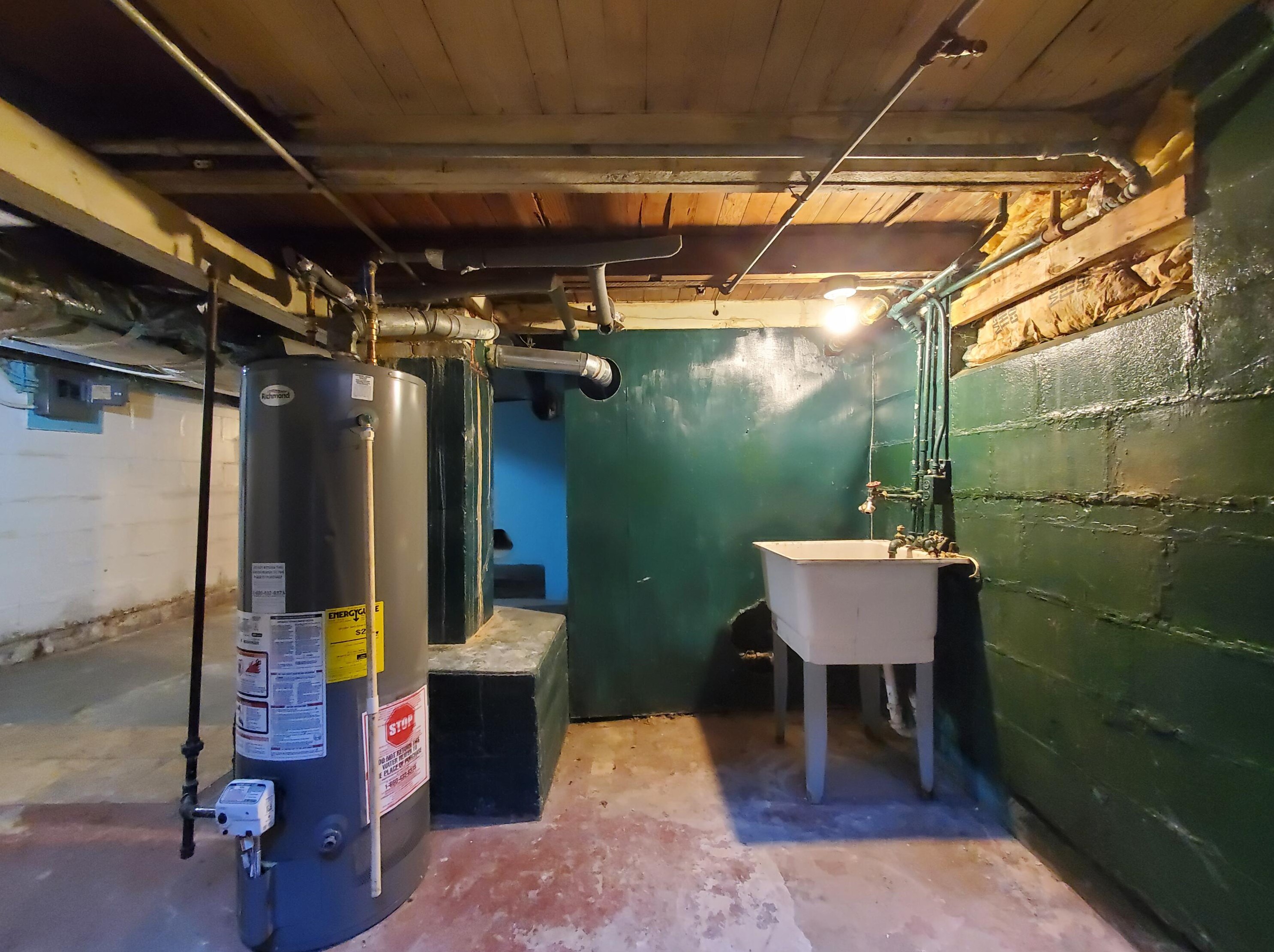 4836 20th St, Milwaukee WI 53205-1551 exterior