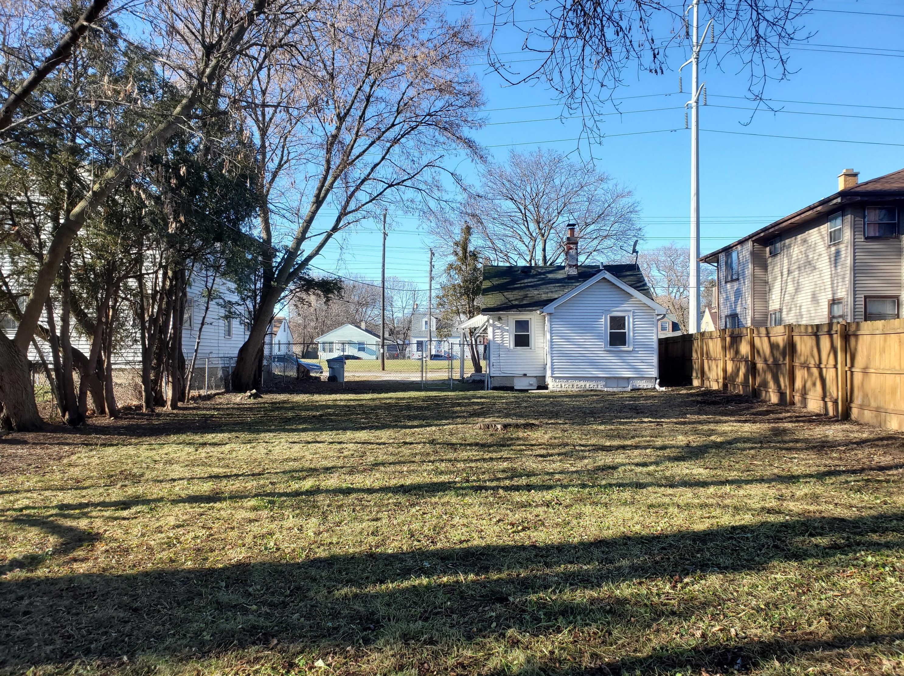 4836 20th St, Milwaukee WI 53205-1551 exterior