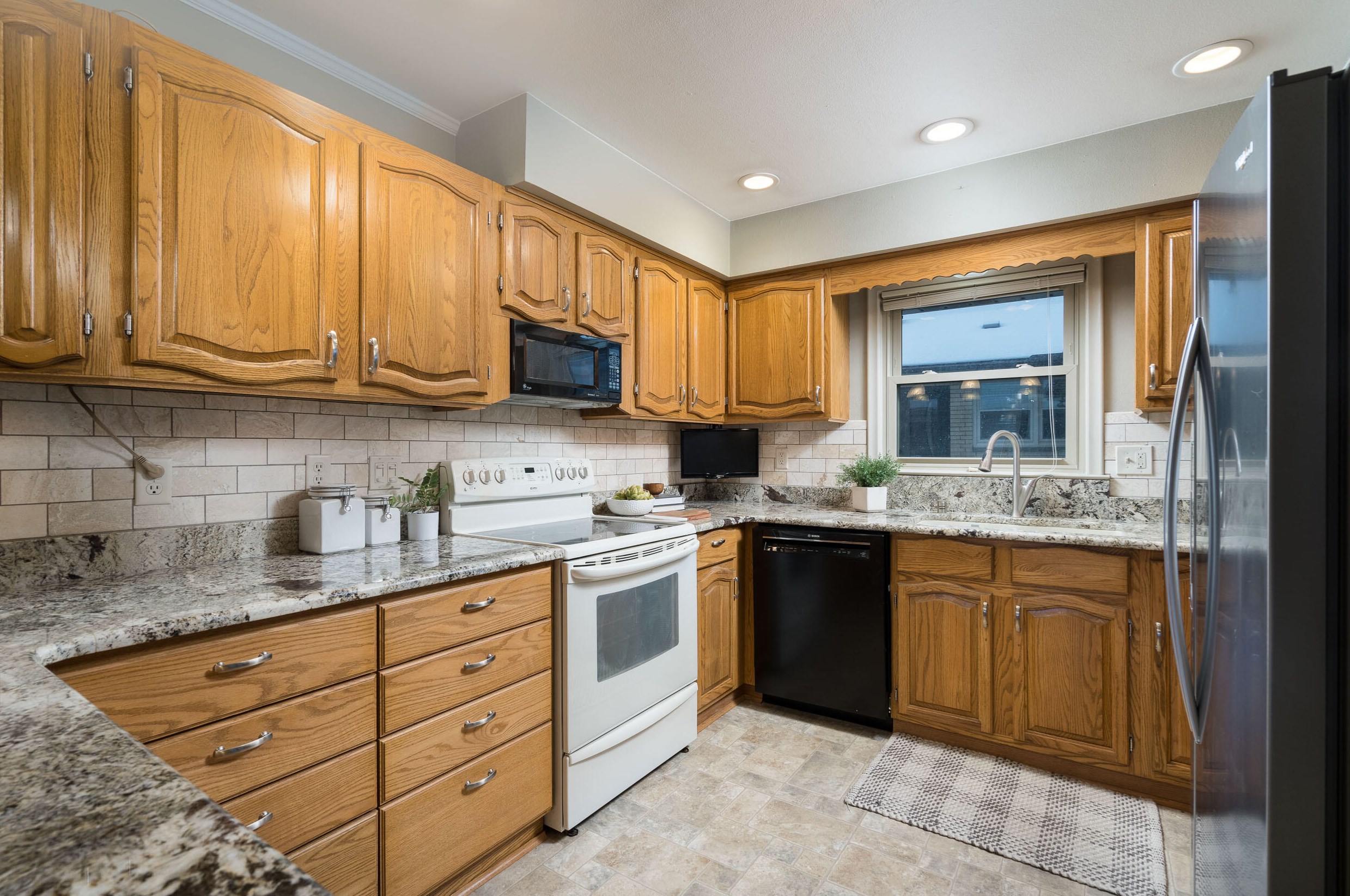 8801 Burdick Ave, Milwaukee WI  53227-4530 exterior