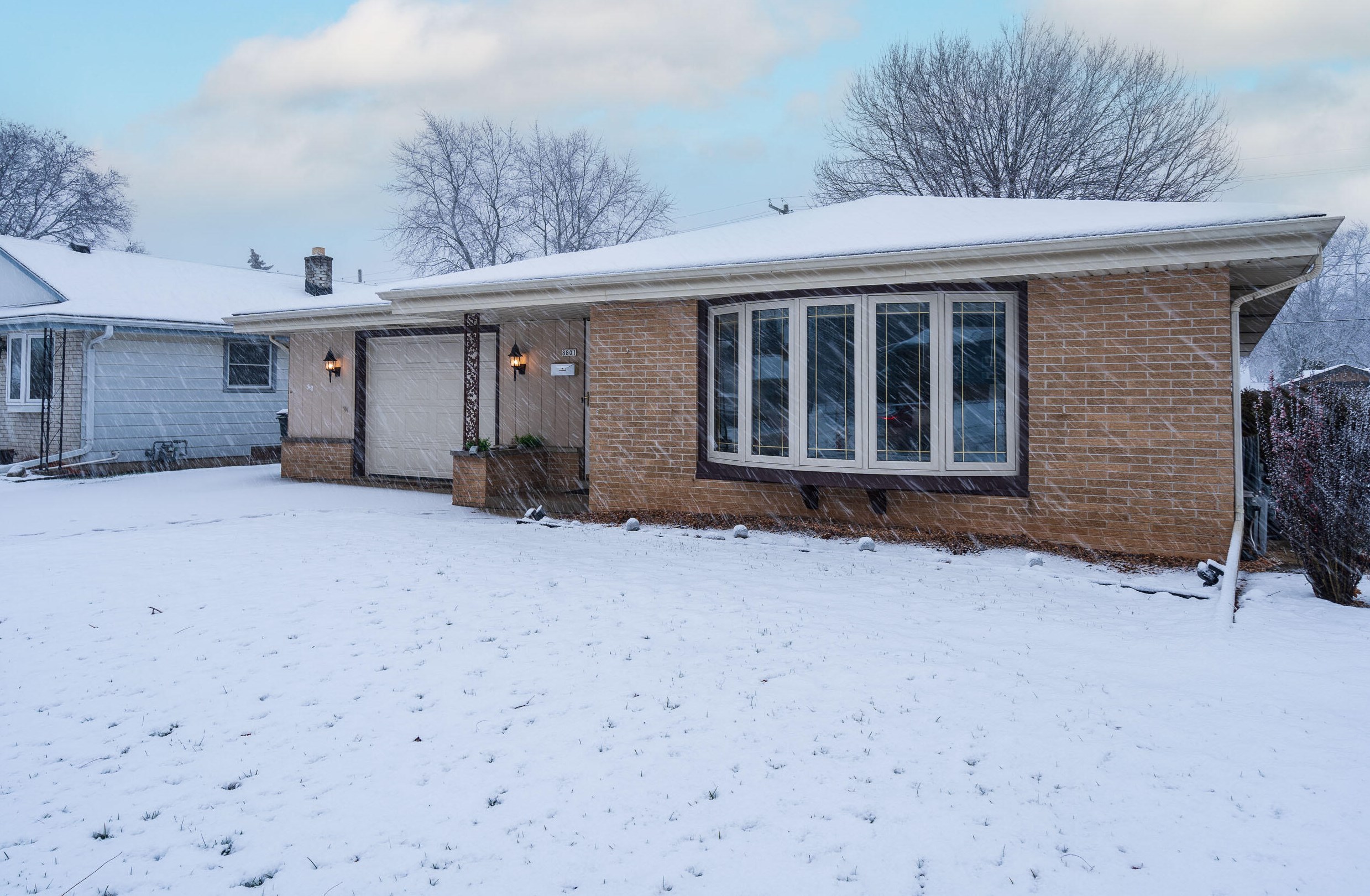 8801 Burdick Ave, Milwaukee WI  53227-4530 exterior