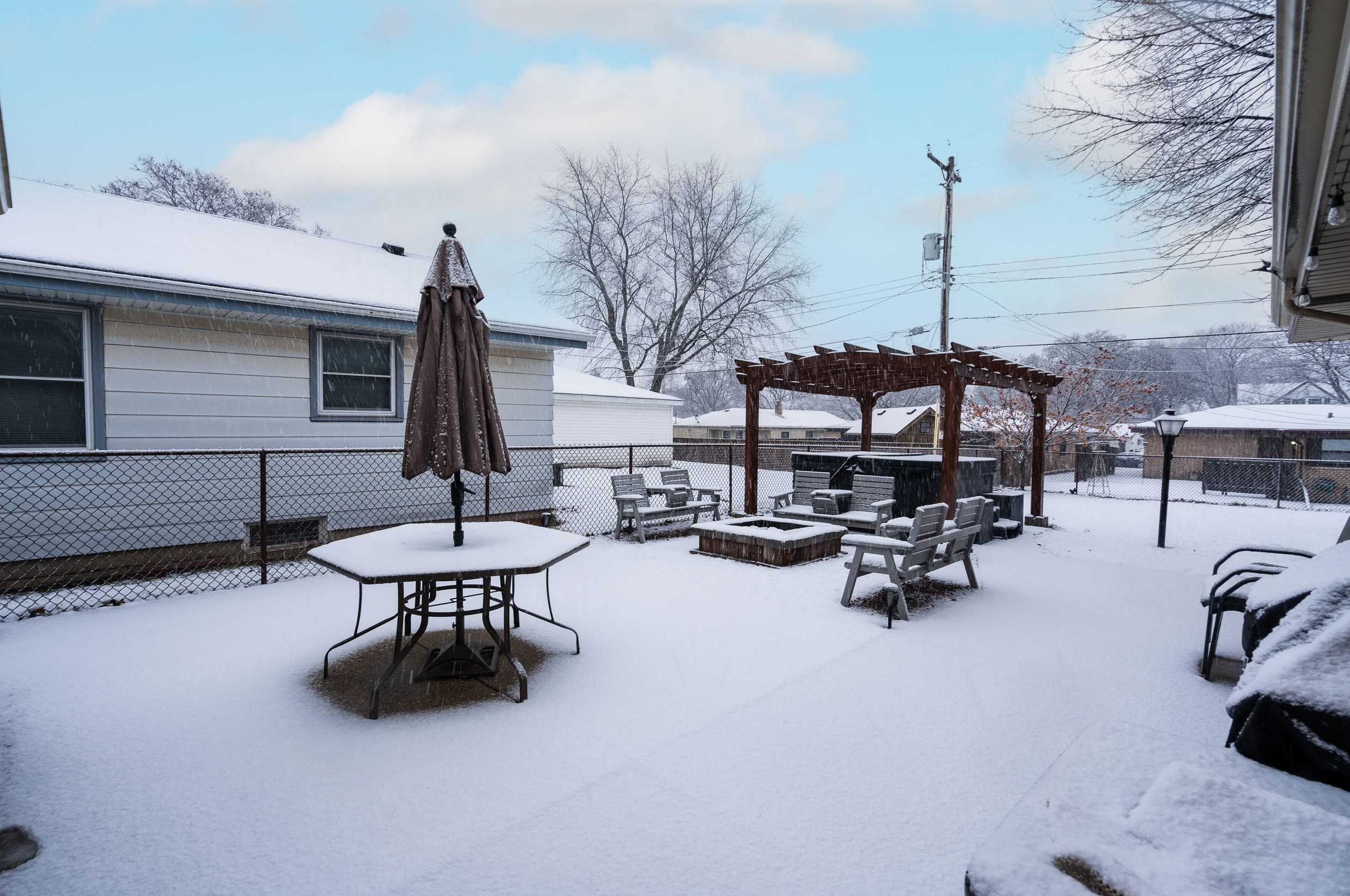 8801 Burdick Ave, Milwaukee WI  53227-4530 exterior