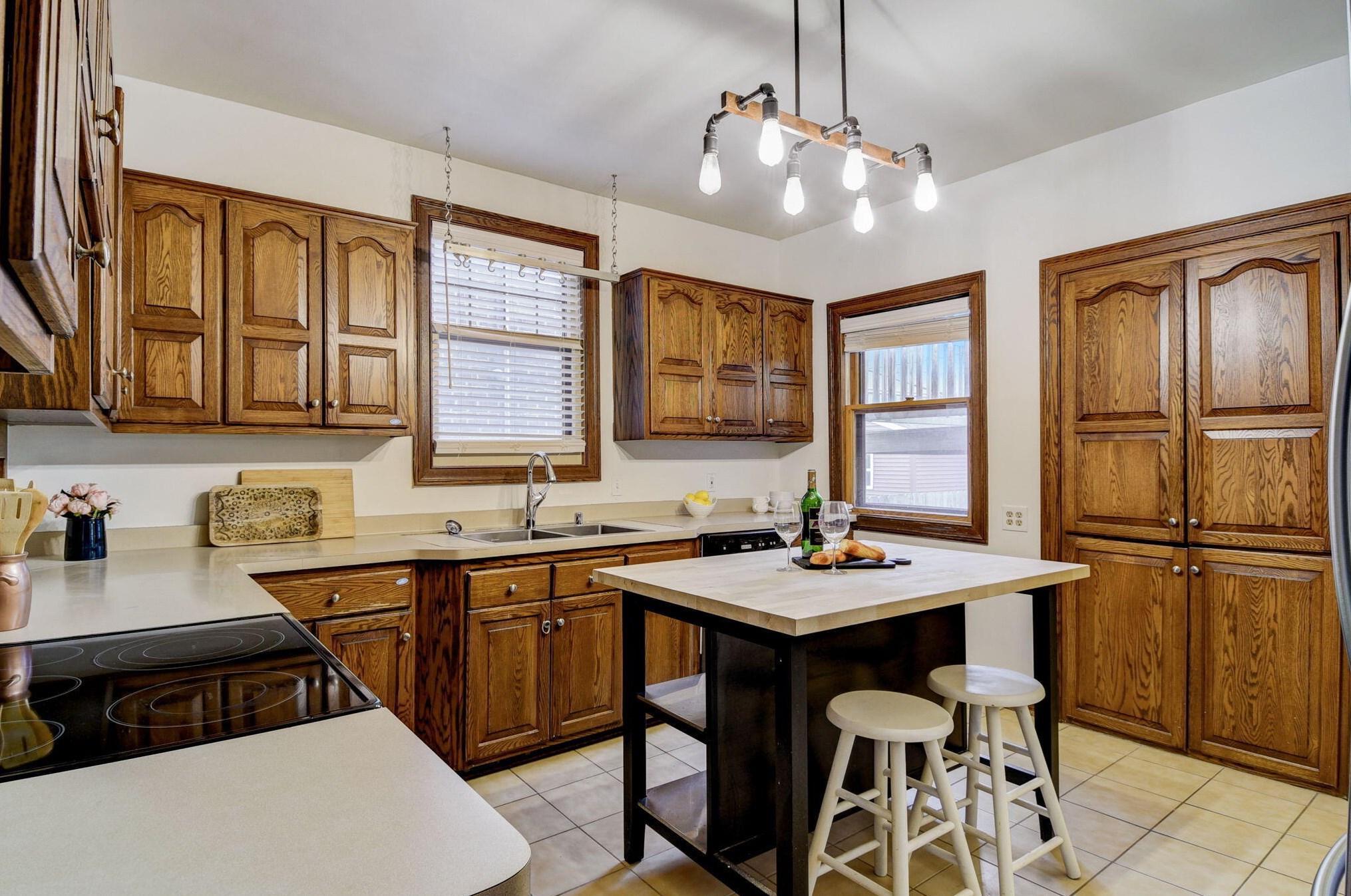 3052 Stowell Ave, Milwaukee WI 53211-2461 exterior