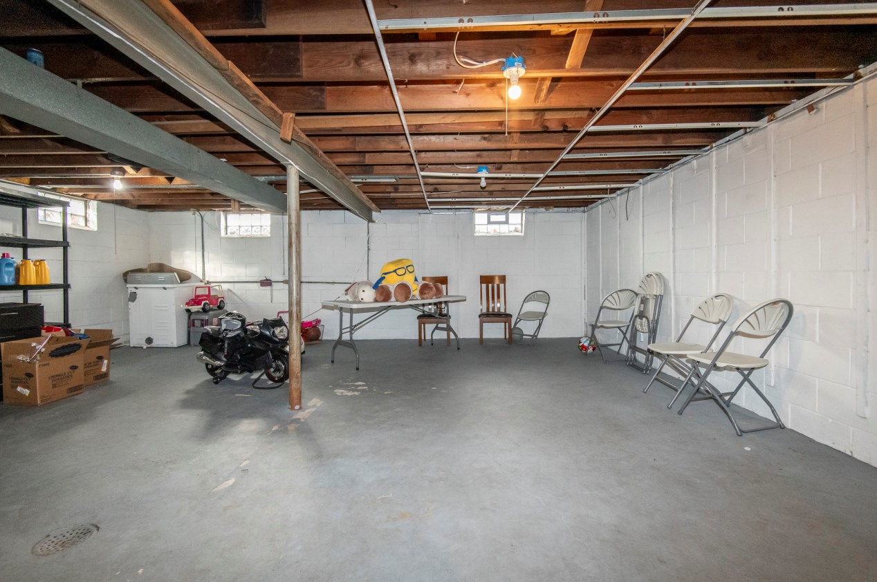 2115 Neil Pl, Milwaukee WI  53209-5027 exterior