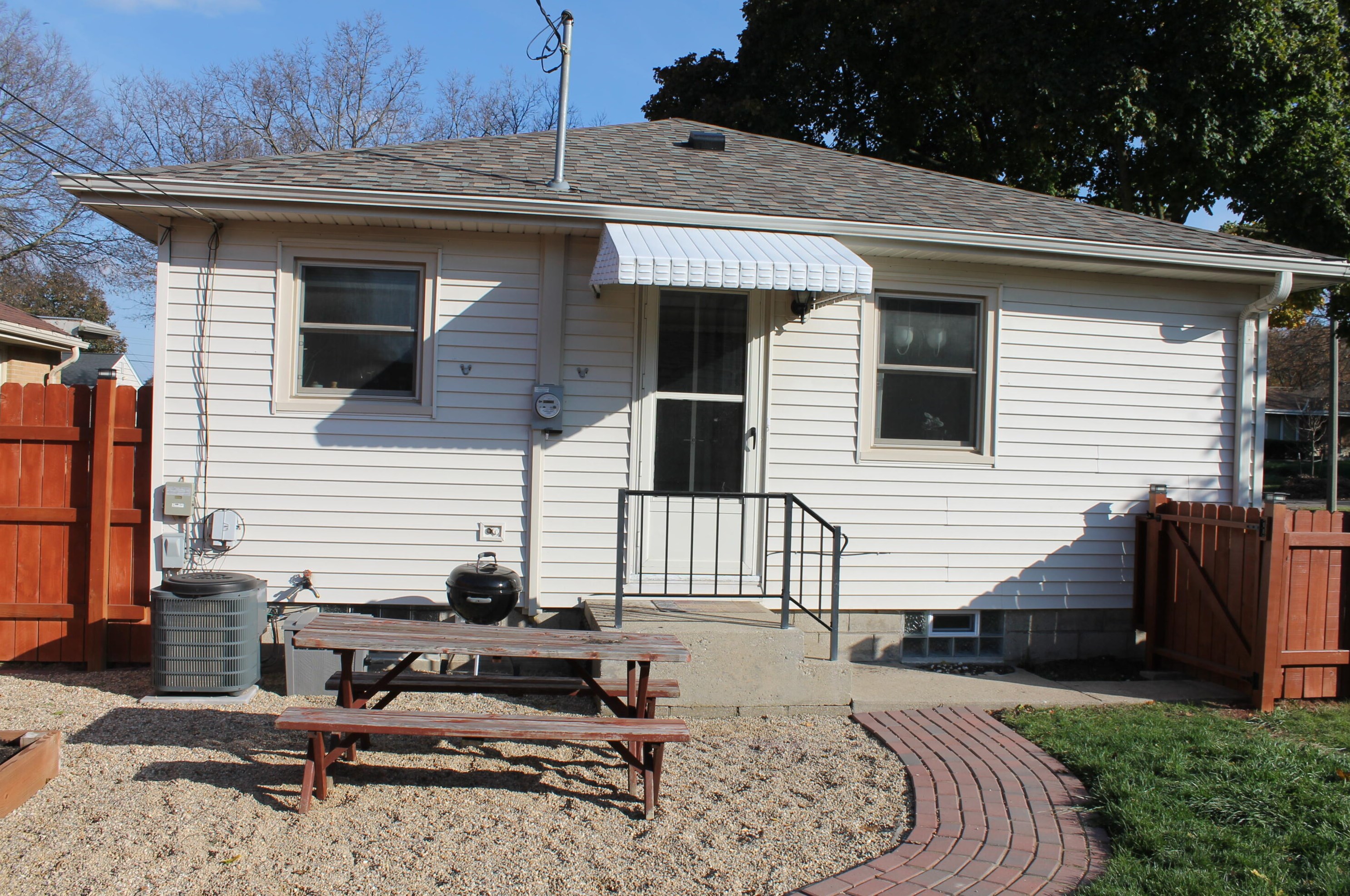 7900 Melvina St, Milwaukee WI  53222-2938 exterior