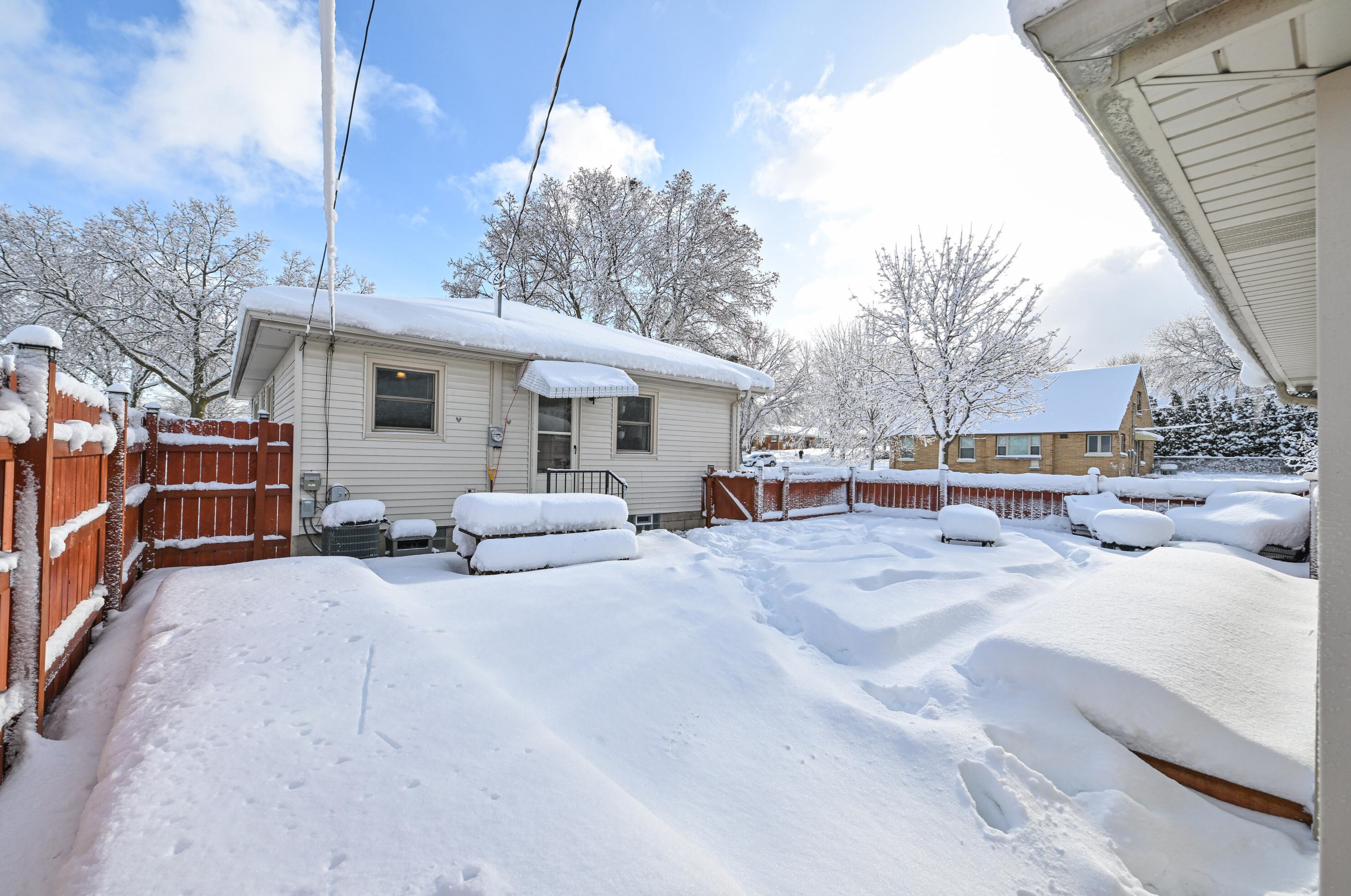 7900 Melvina St, Milwaukee WI  53222-2938 exterior