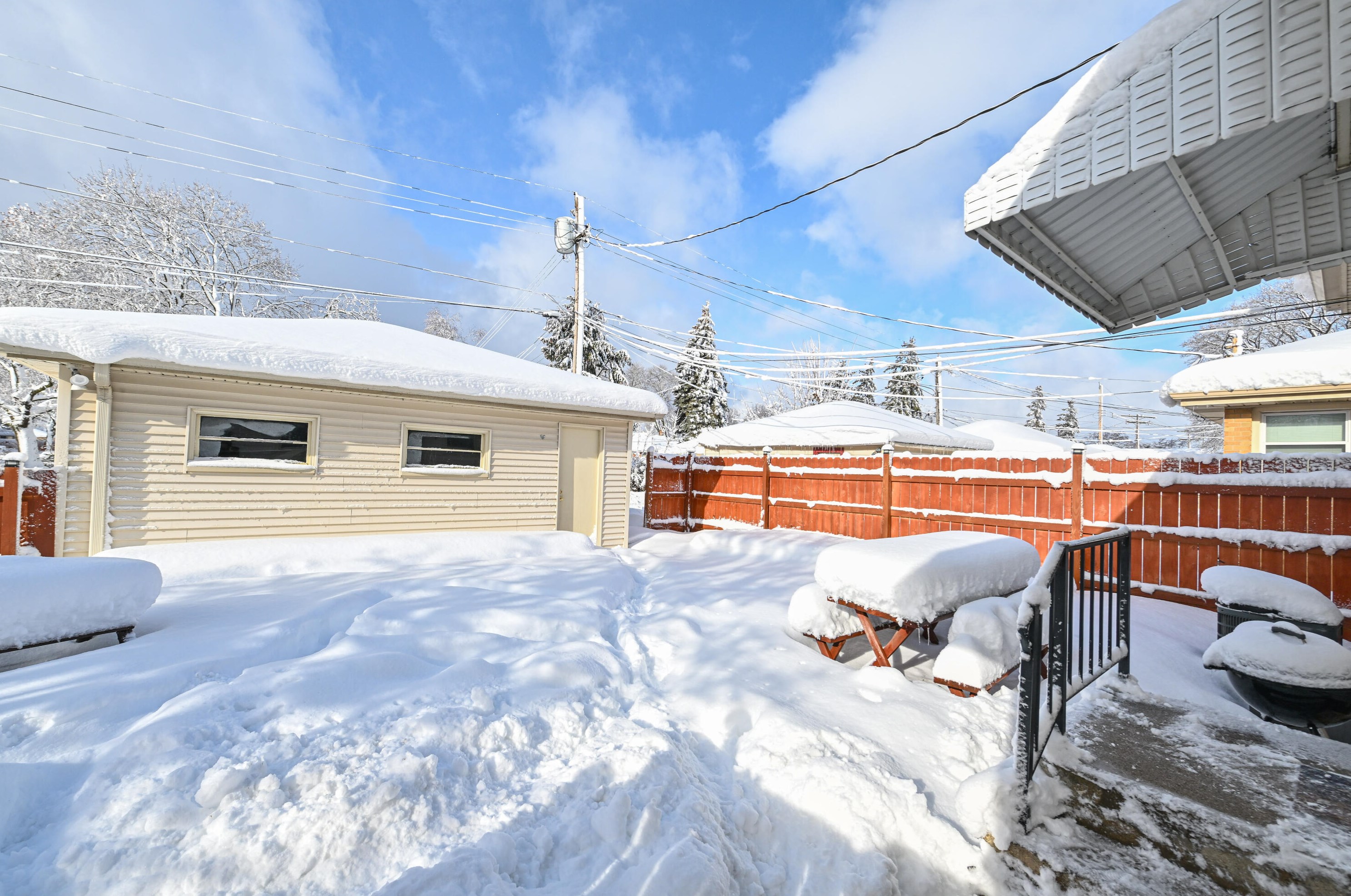 7900 Melvina St, Milwaukee WI  53222-2938 exterior