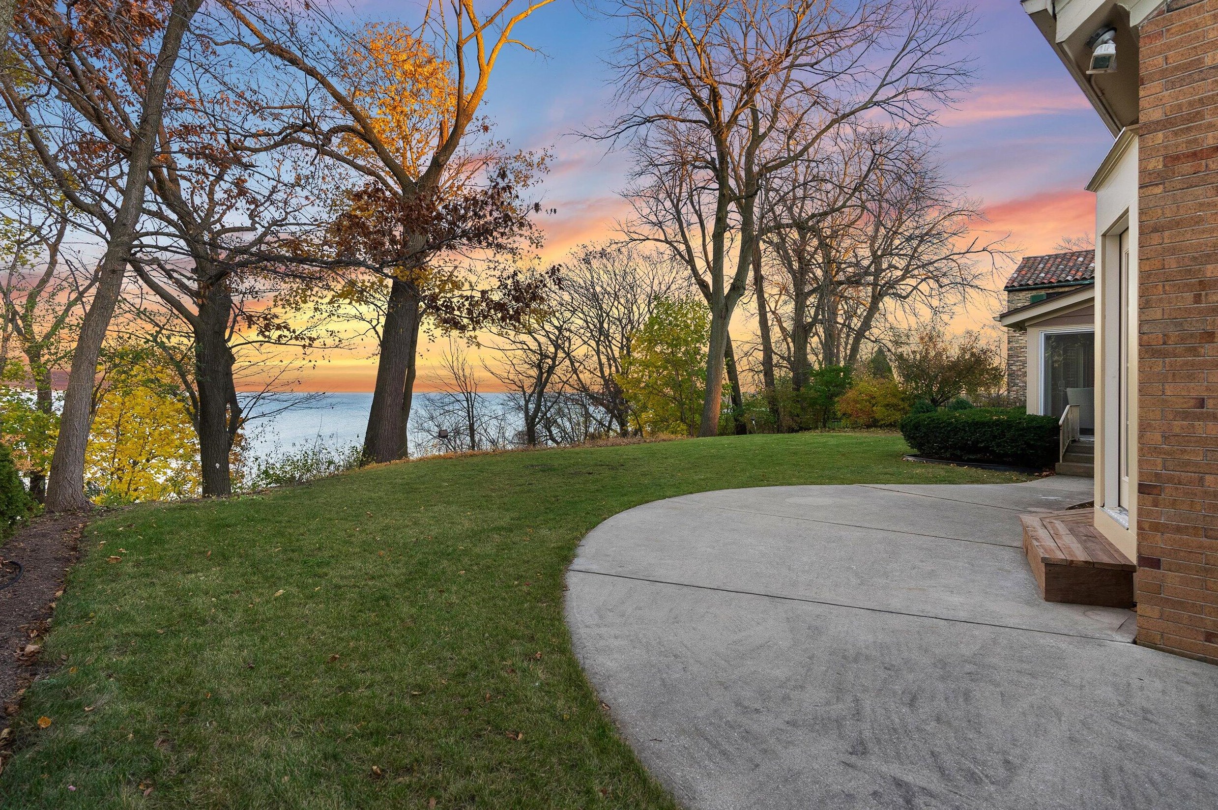 4150 Lake Dr, Milwaukee WI  53211-1719 exterior