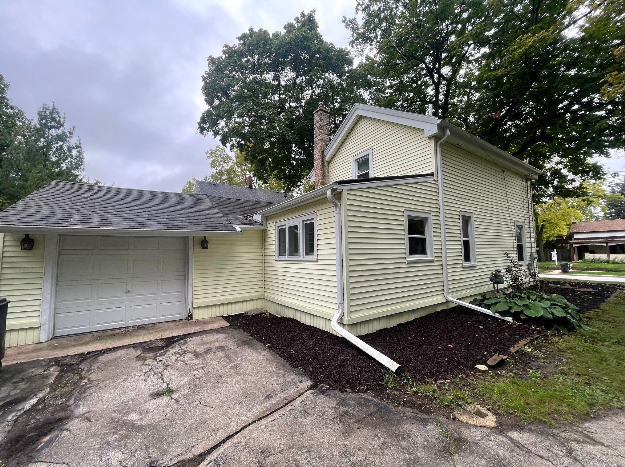 129 West Ave, Waukesha WI  53186-5909 exterior