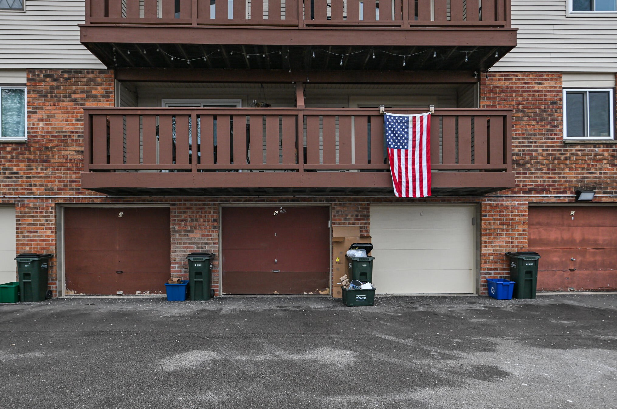 1334 Greenhedge Rd, Pewaukee WI  53072-3852 exterior