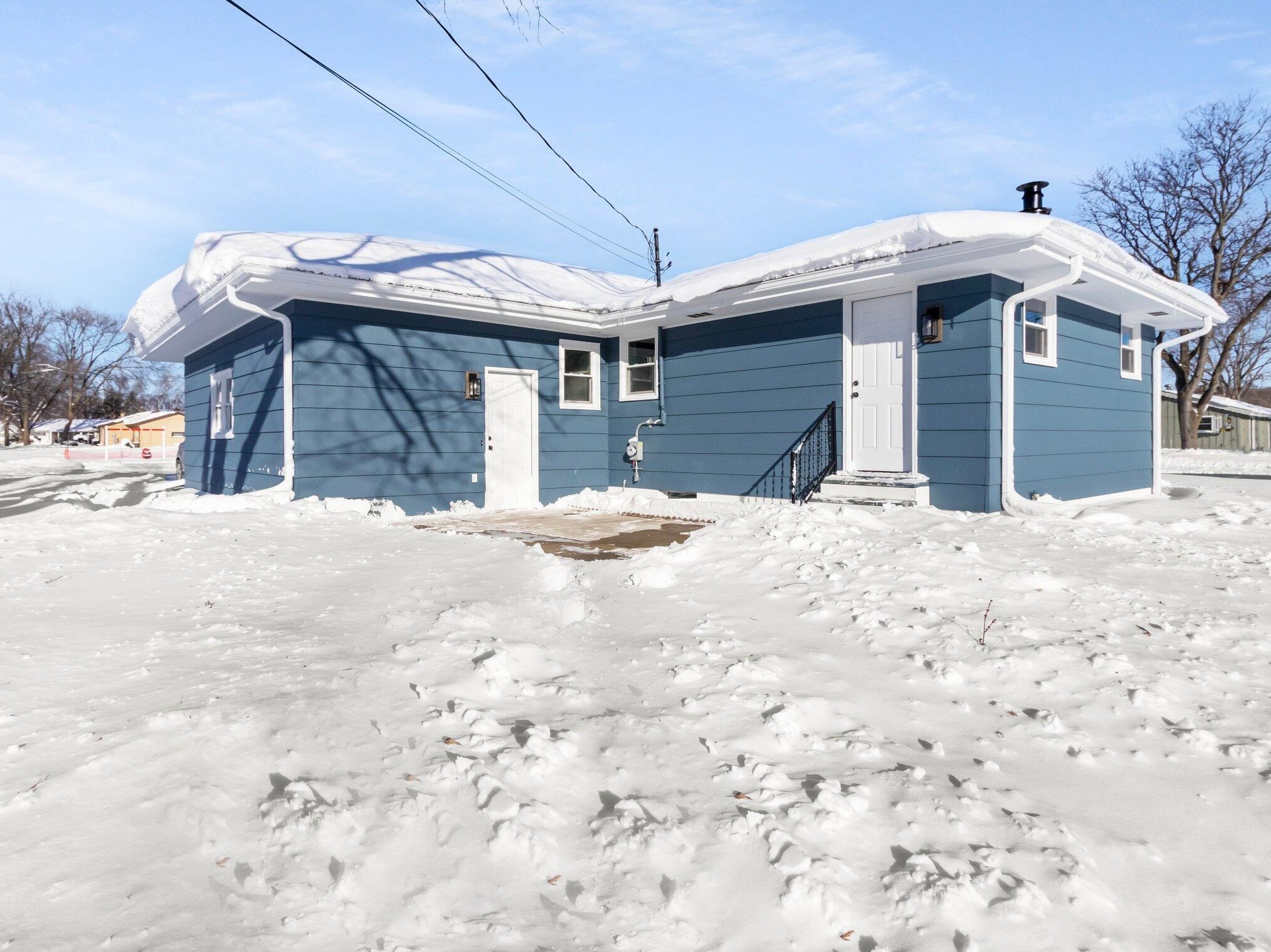 525 Lincoln Ave, Hartford WI  53027-2216 exterior