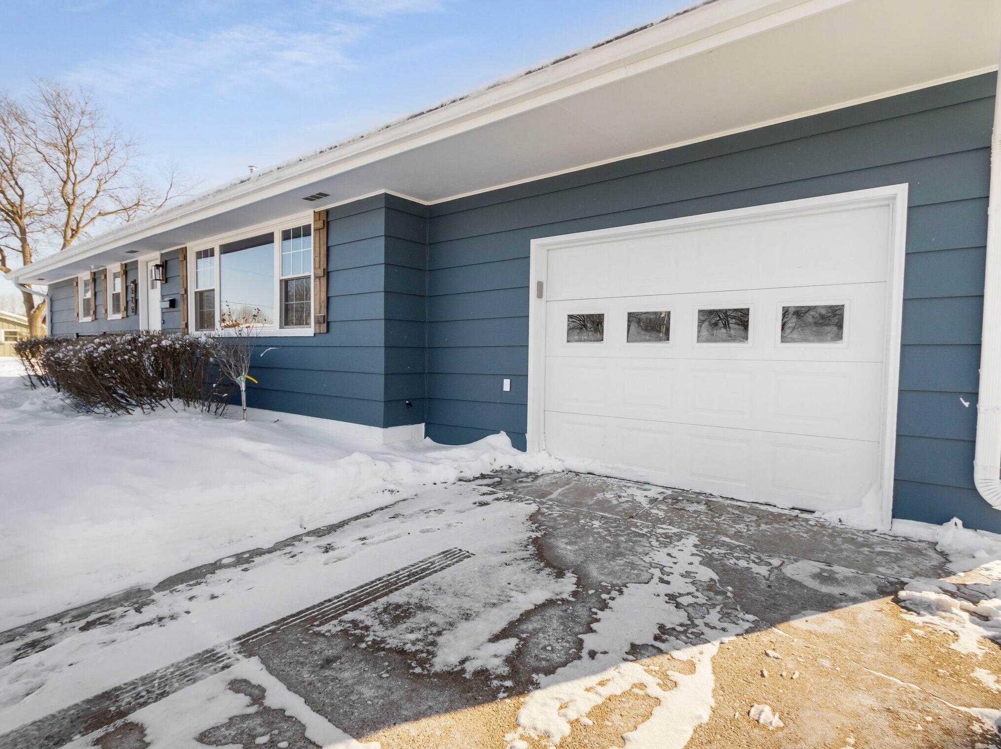 525 Lincoln Ave, Hartford WI  53027-2216 exterior