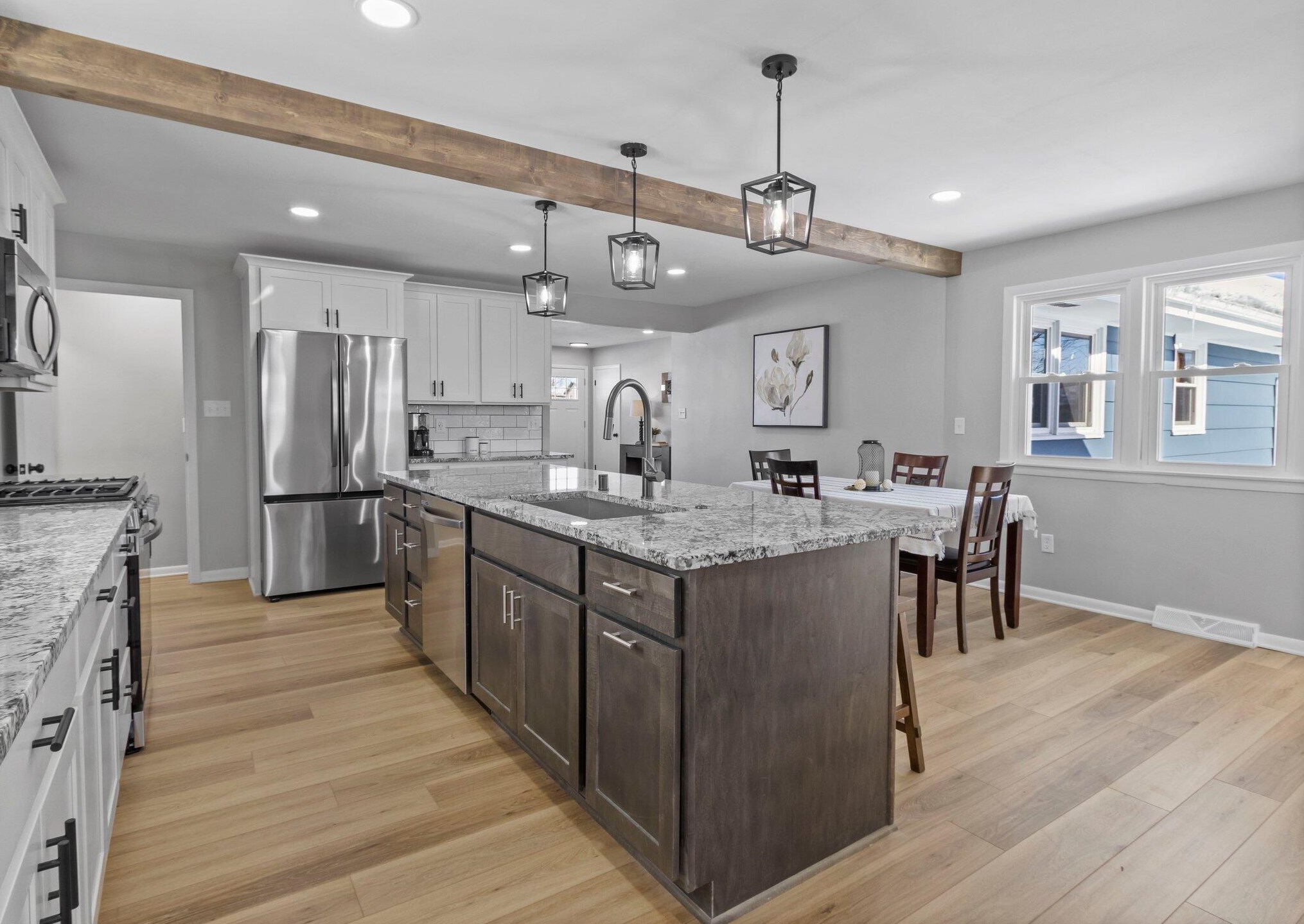 525 Lincoln Ave, Hartford WI  53027-2216 exterior