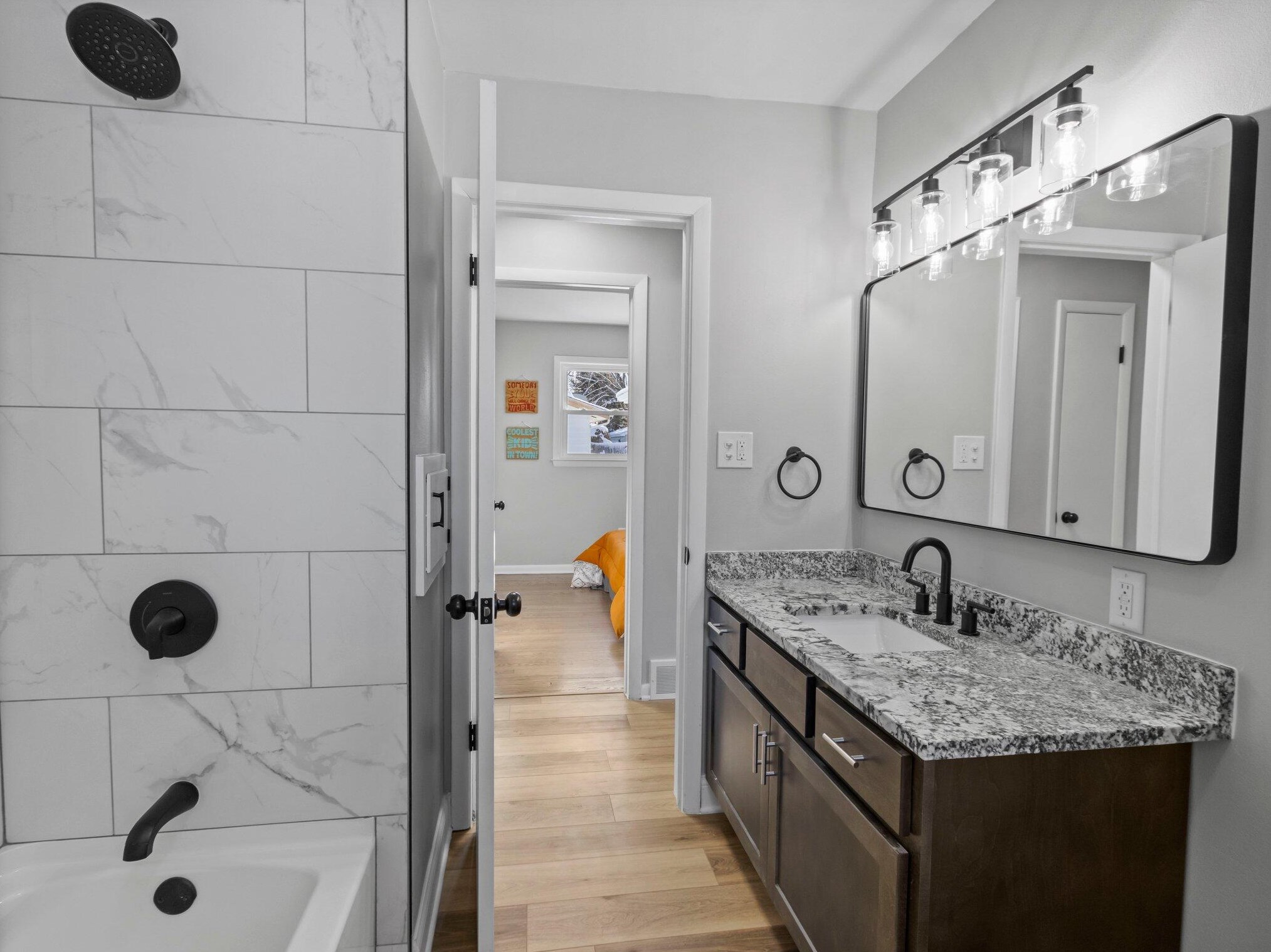 525 Lincoln Ave, Hartford WI  53027-2216 exterior