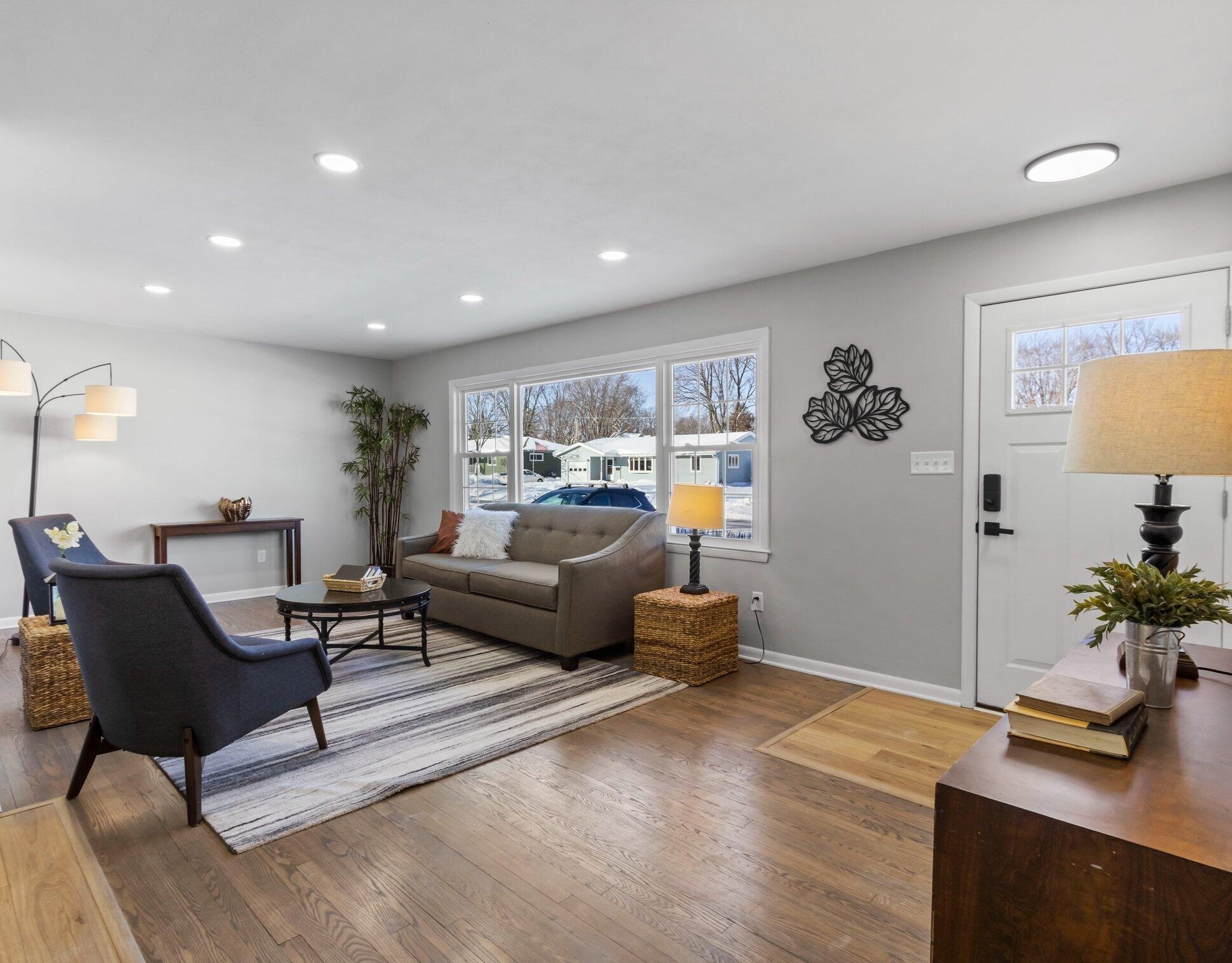 525 Lincoln Ave, Hartford WI  53027-2216 exterior