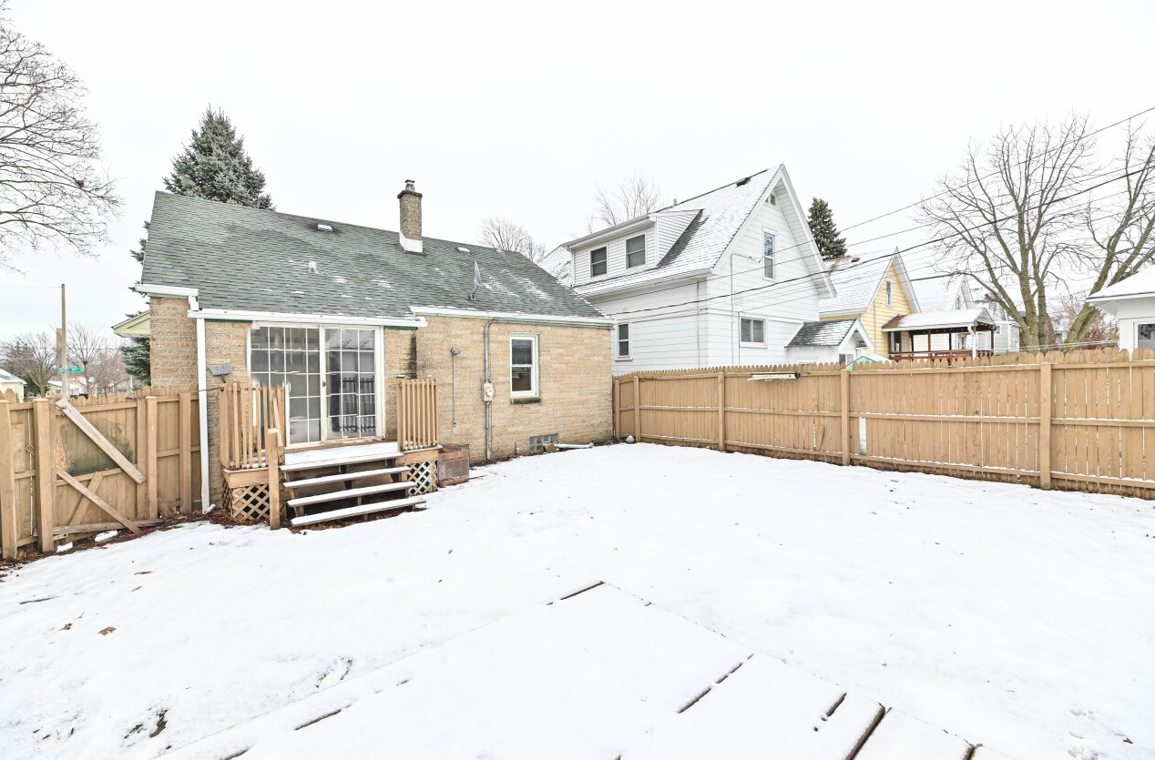 3301 9th St, Milwaukee WI  53215-5109 exterior