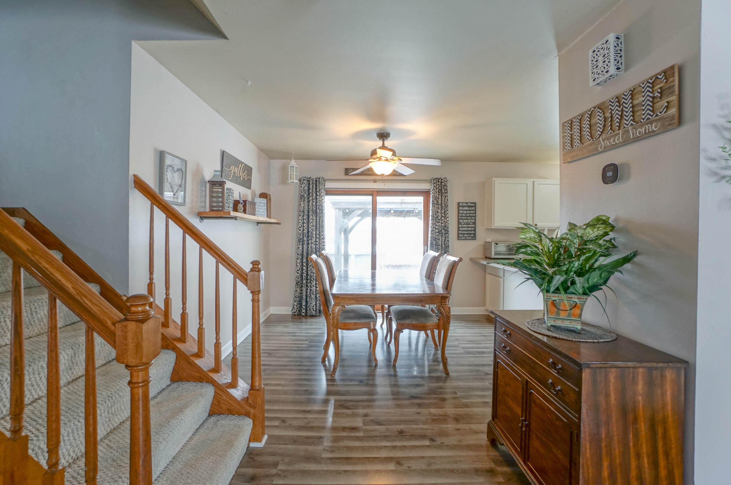 1407 Cleveland Ct, Hartford WI  53027-2732 exterior