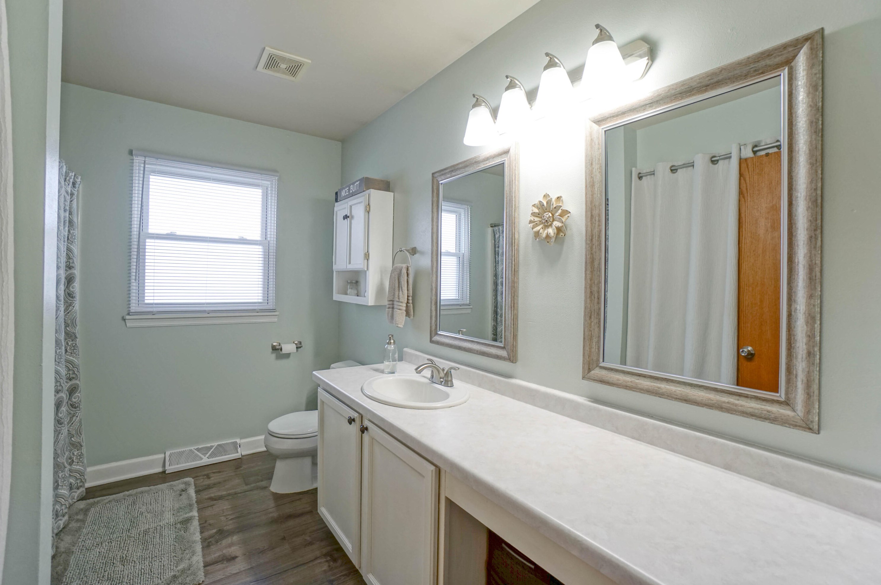 1407 Cleveland Ct, Hartford WI  53027-2732 exterior