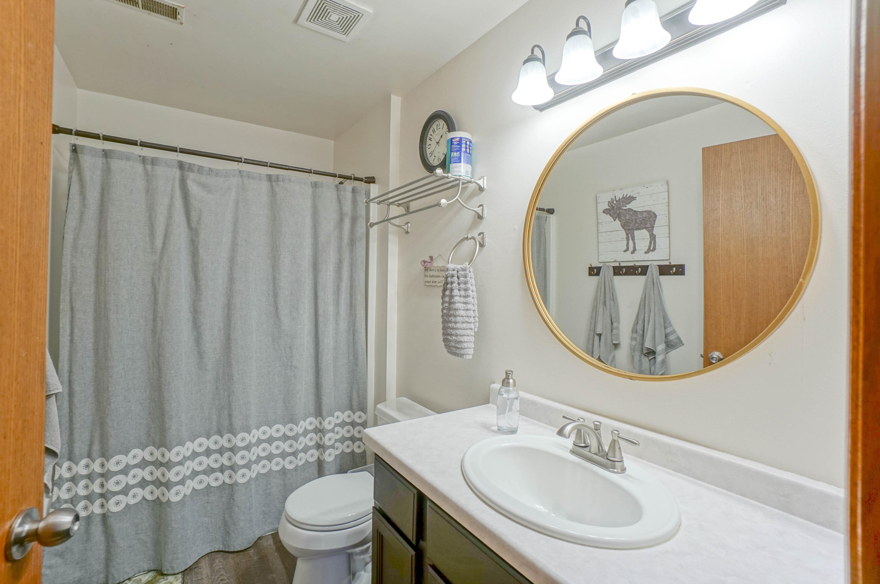 1407 Cleveland Ct, Hartford WI  53027-2732 exterior