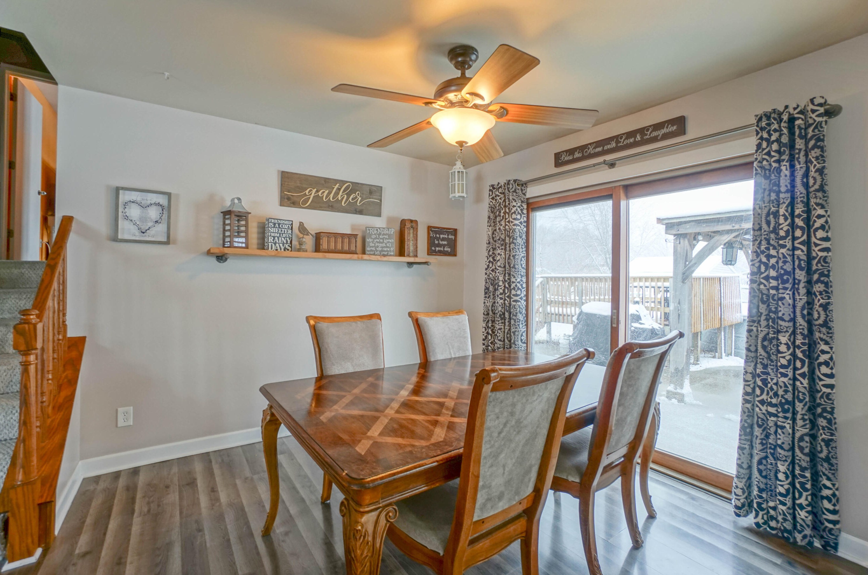 1407 Cleveland Ct, Hartford WI  53027-2732 exterior