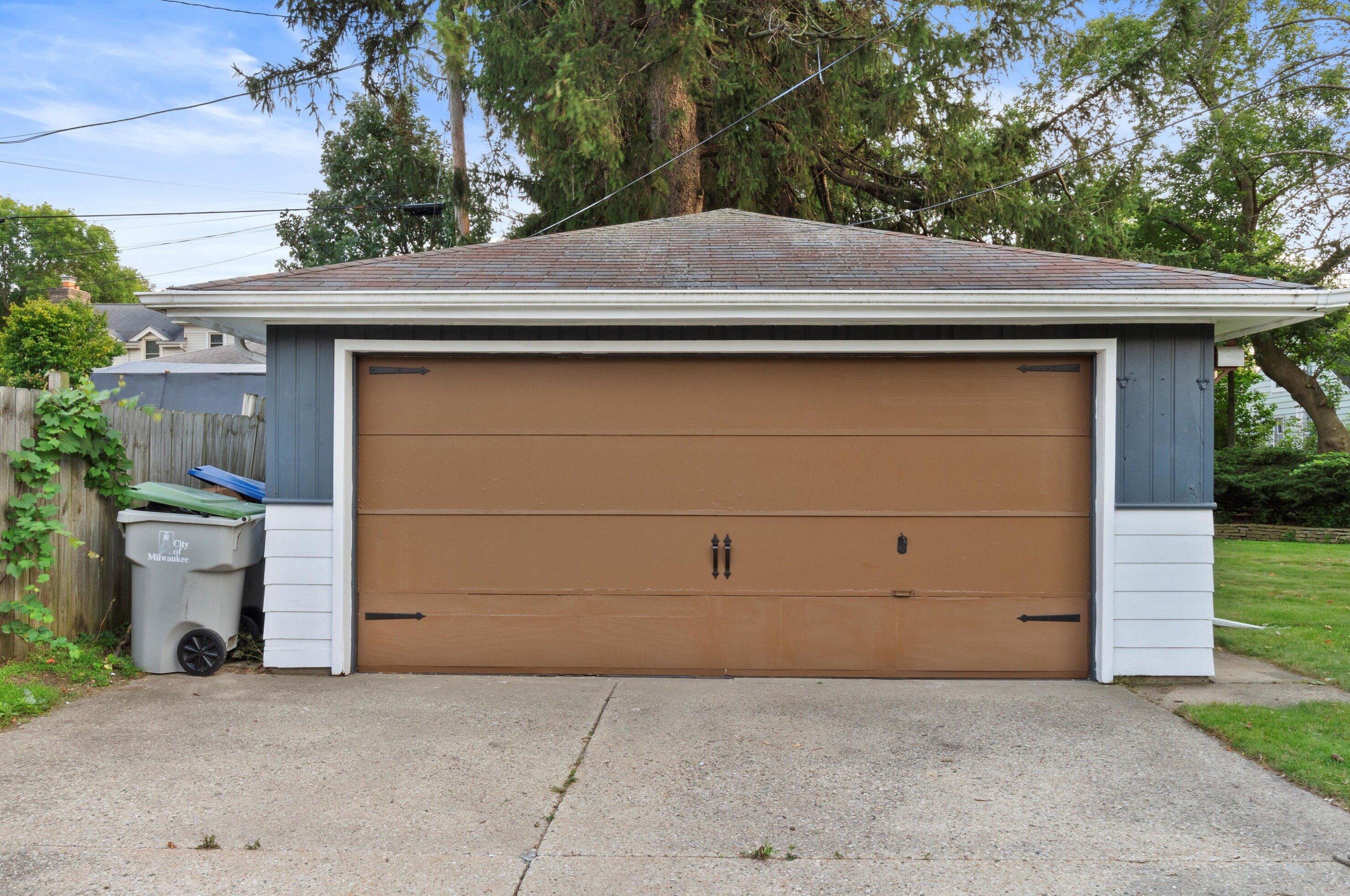 4617 Good Hope Rd, Milwaukee WI  53223-4837 exterior