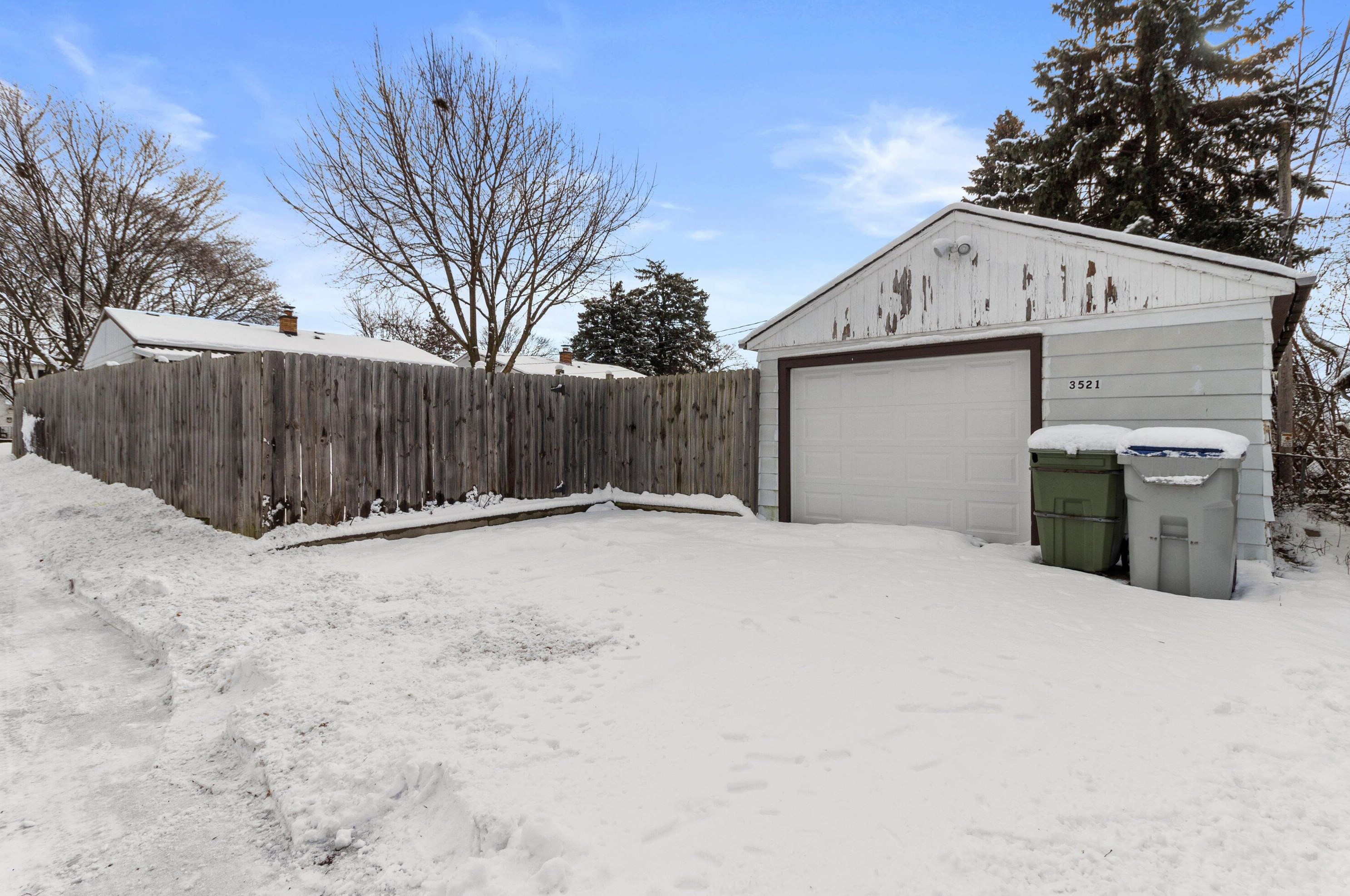 3521 22nd St, Milwaukee WI  53221-1403 exterior
