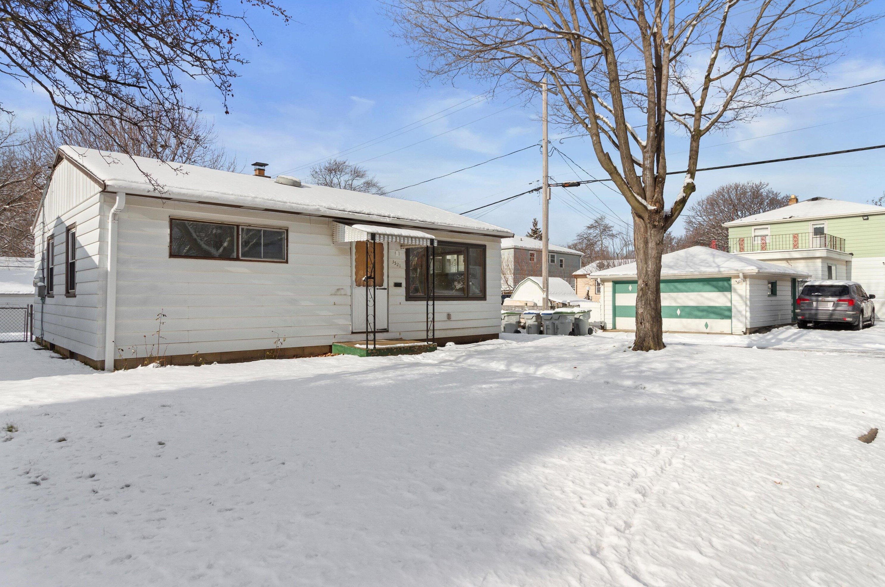 3521 22nd St, Milwaukee WI  53221-1403 exterior