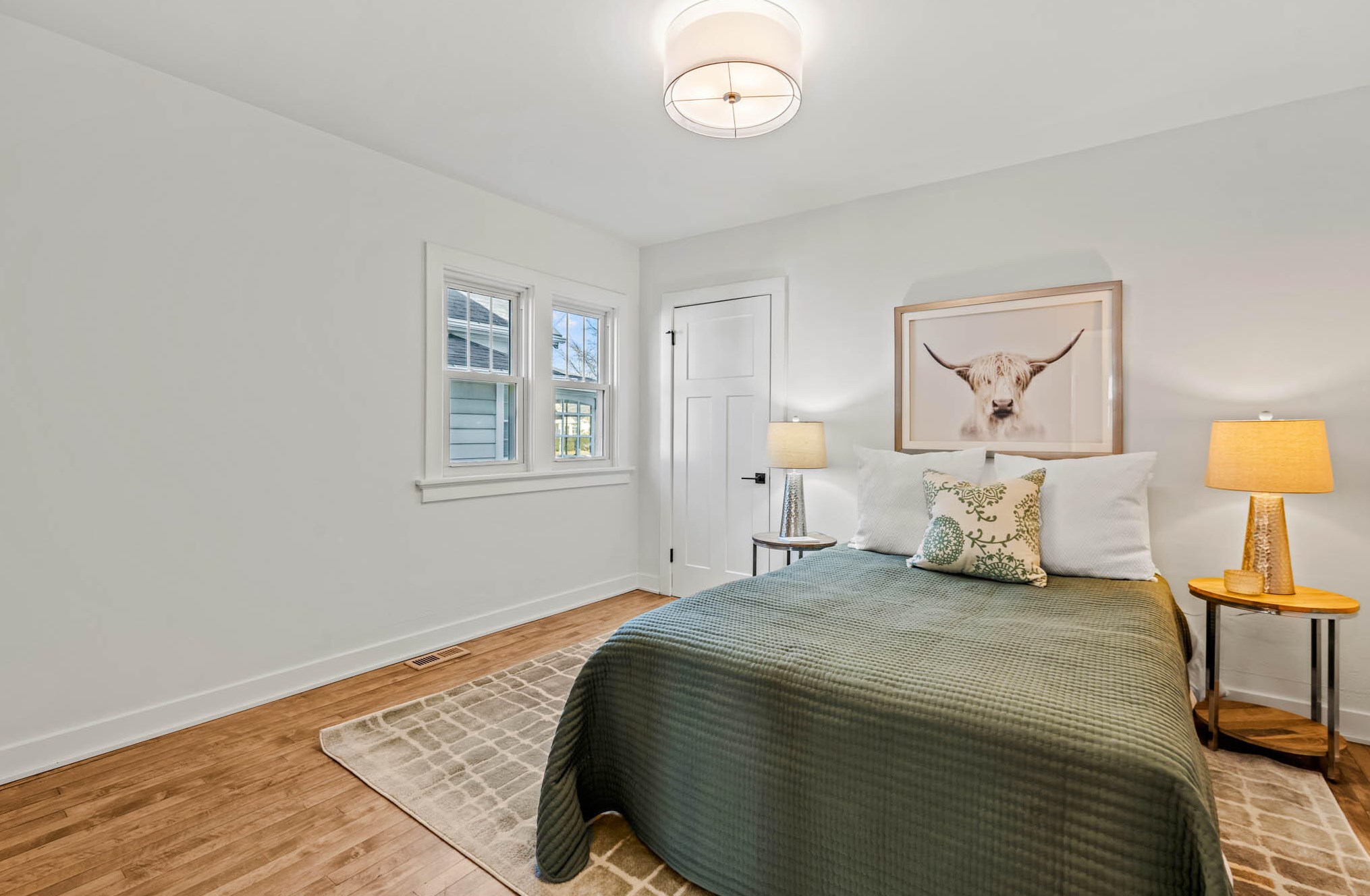 4867 Berkeley Blvd, Milwaukee WI  53217-5902 exterior