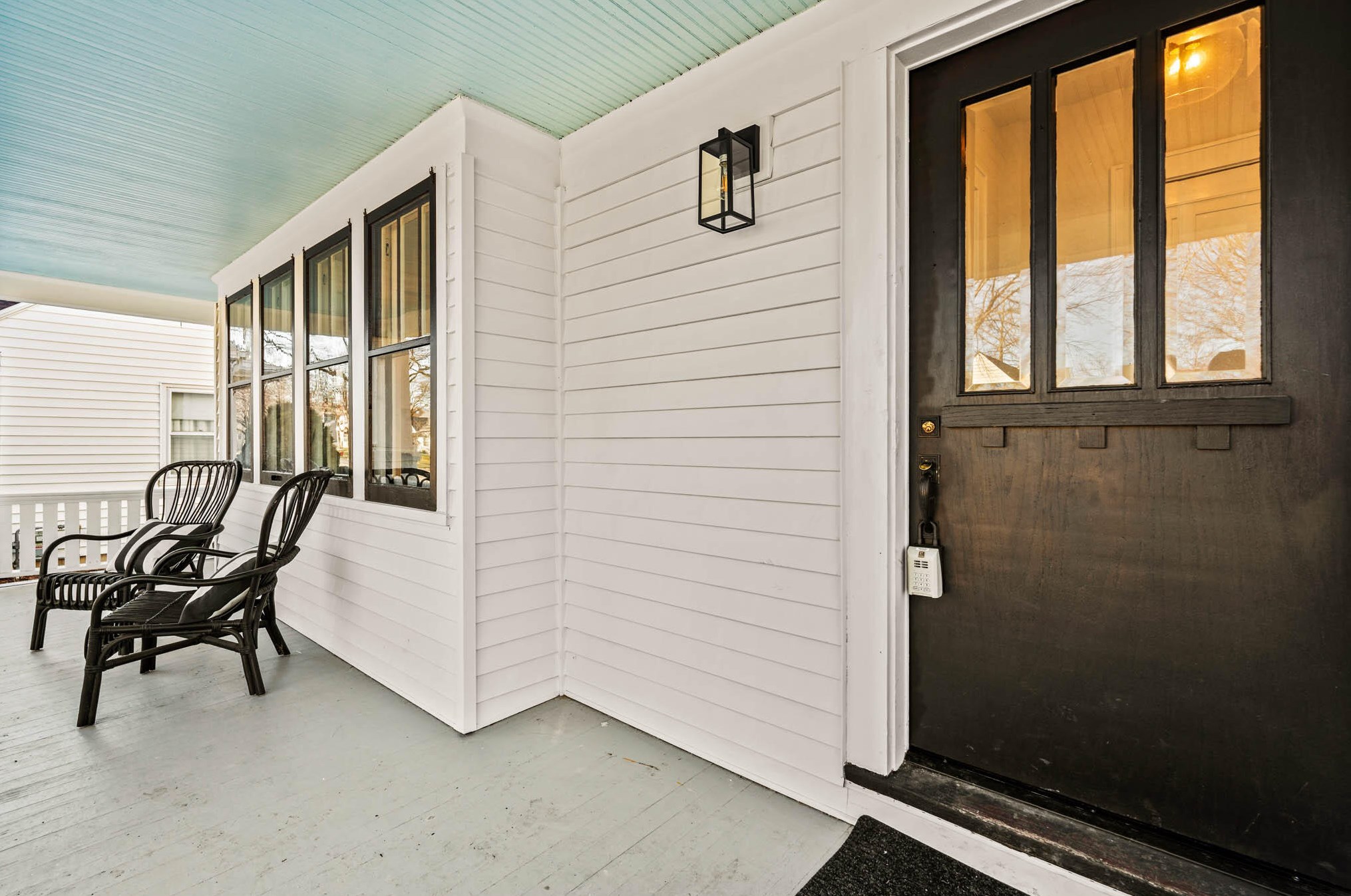 4867 Berkeley Blvd, Milwaukee WI  53217-5902 exterior