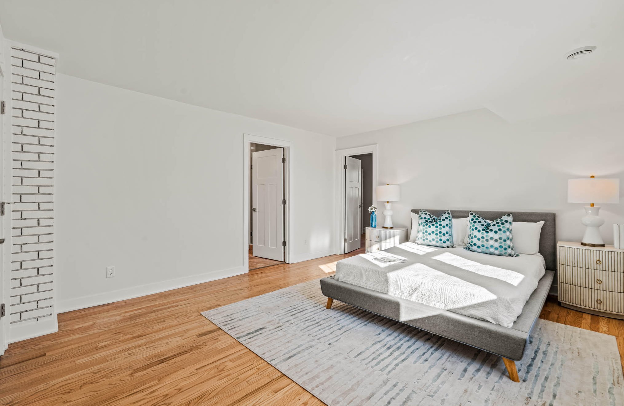 4867 Berkeley Blvd, Milwaukee WI  53217-5902 exterior