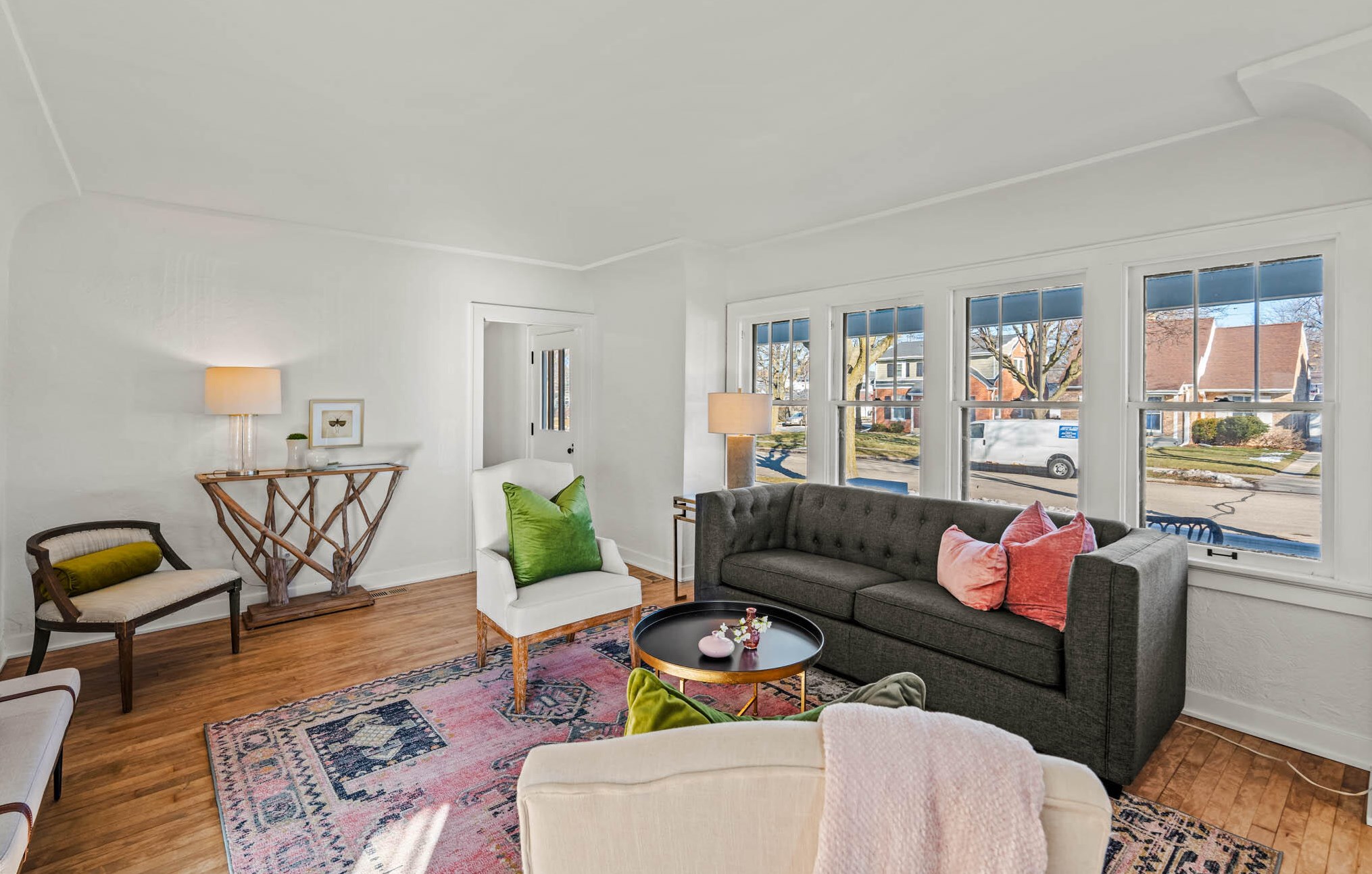 4867 Berkeley Blvd, Milwaukee WI  53217-5902 exterior