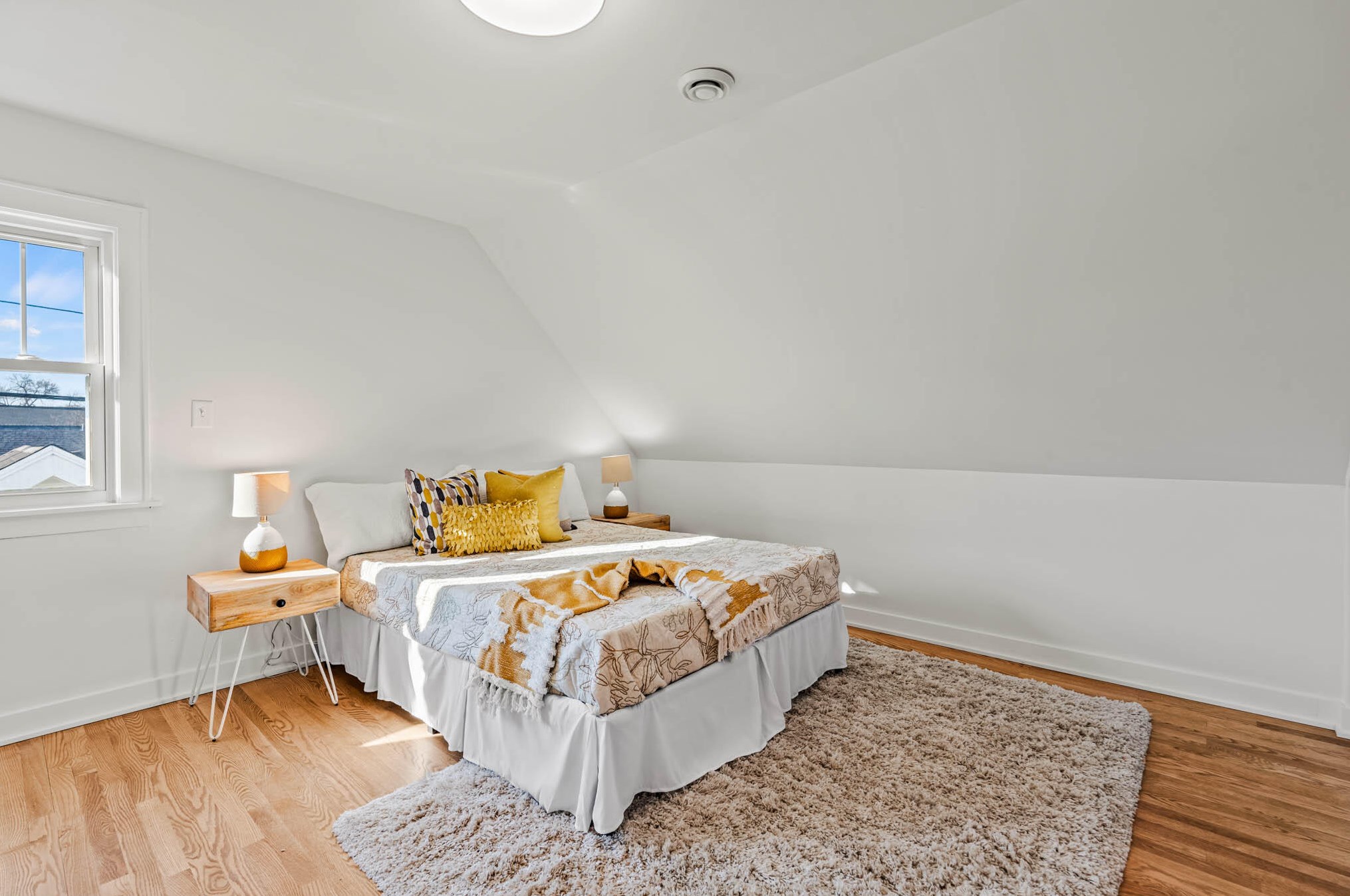 4867 Berkeley Blvd, Milwaukee WI  53217-5902 exterior