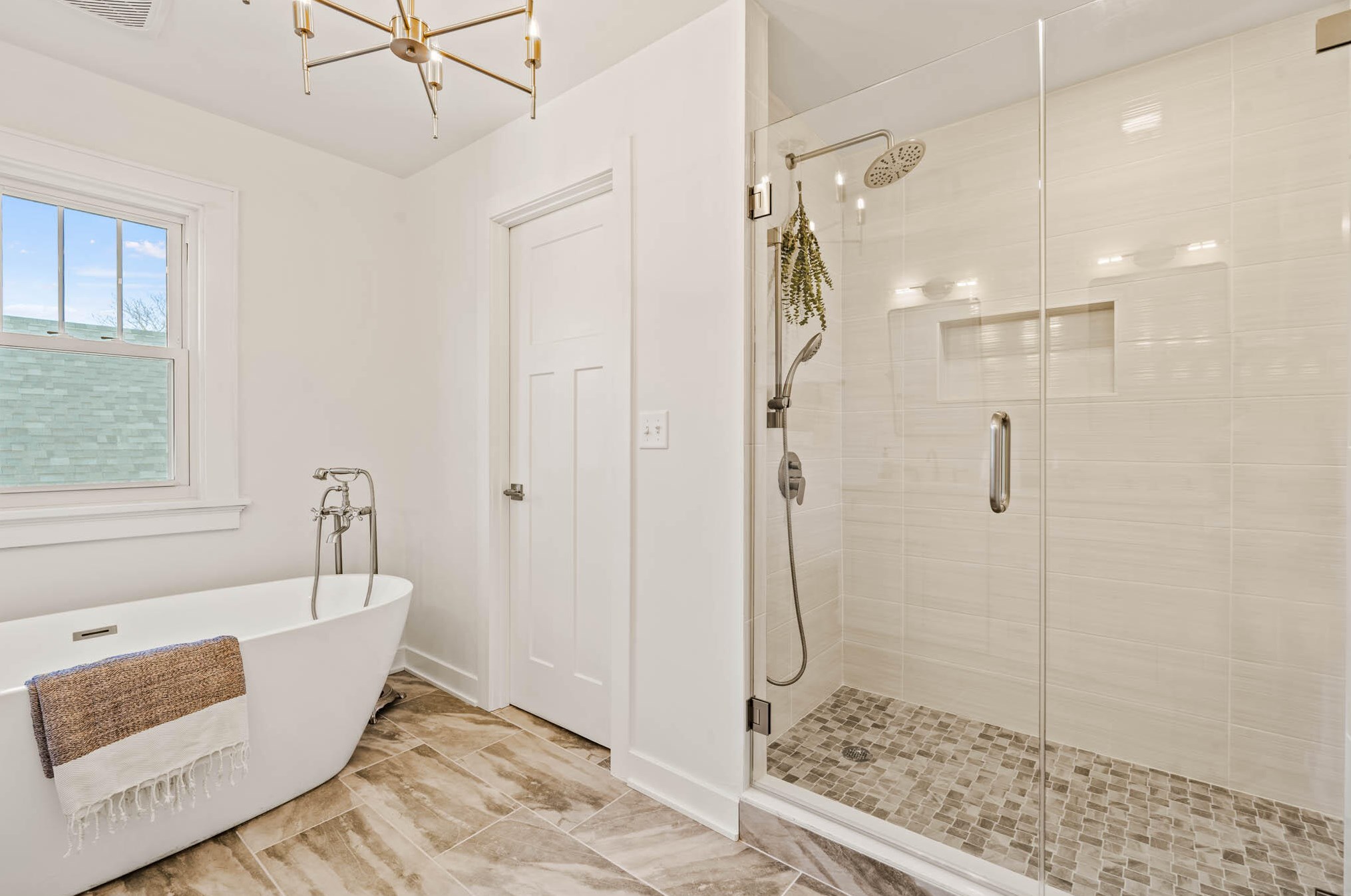 4867 Berkeley Blvd, Milwaukee WI  53217-5902 exterior