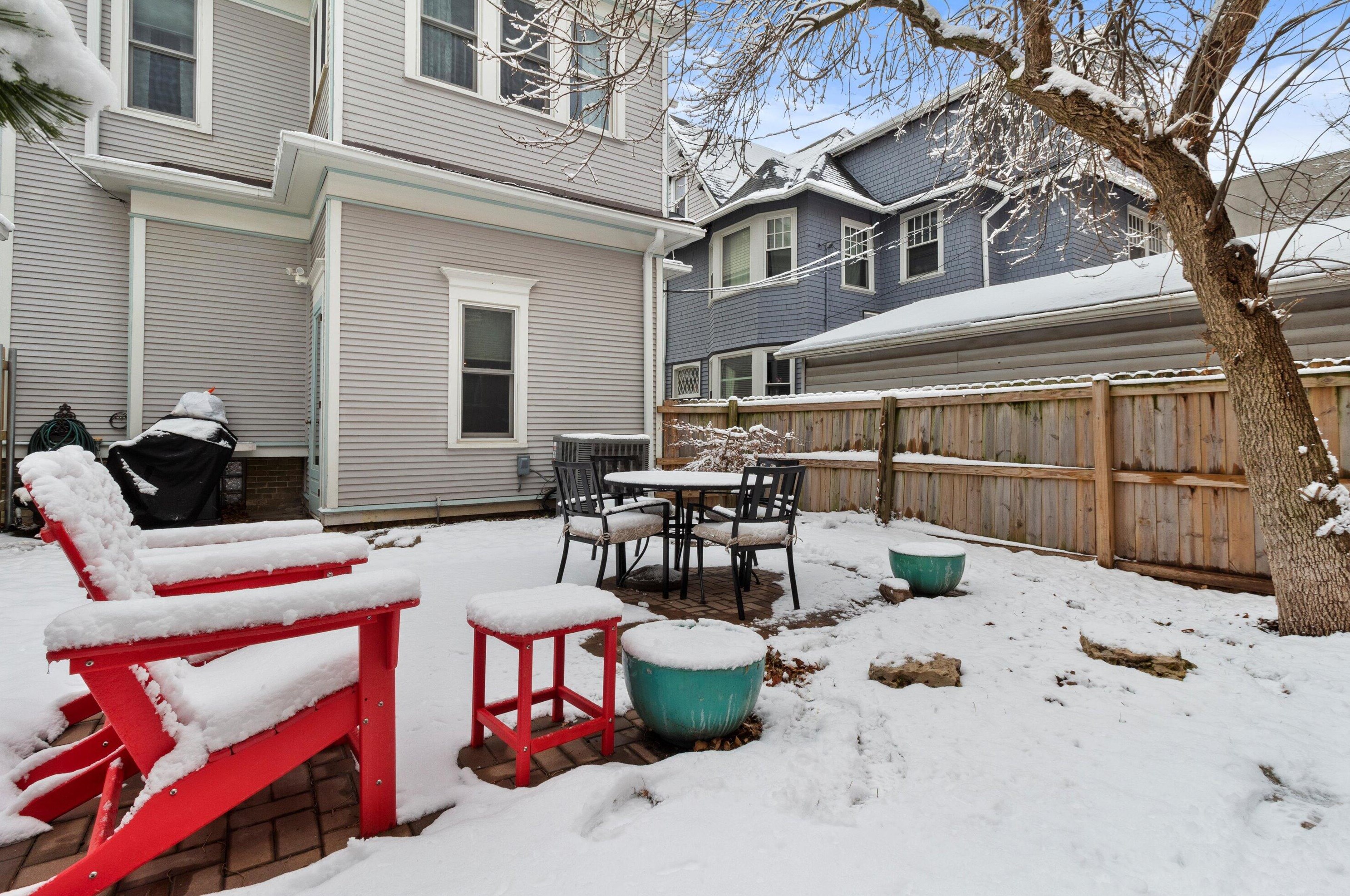 2118 Park Pl, Milwaukee WI  53211-3654 exterior