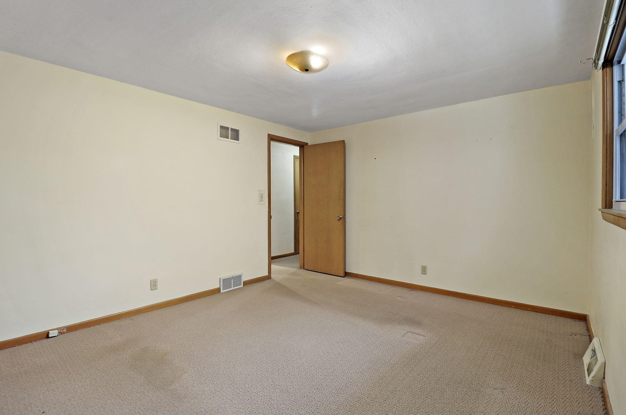 2302 Lincoln Rd, Kenosha WI  53143-1425 exterior