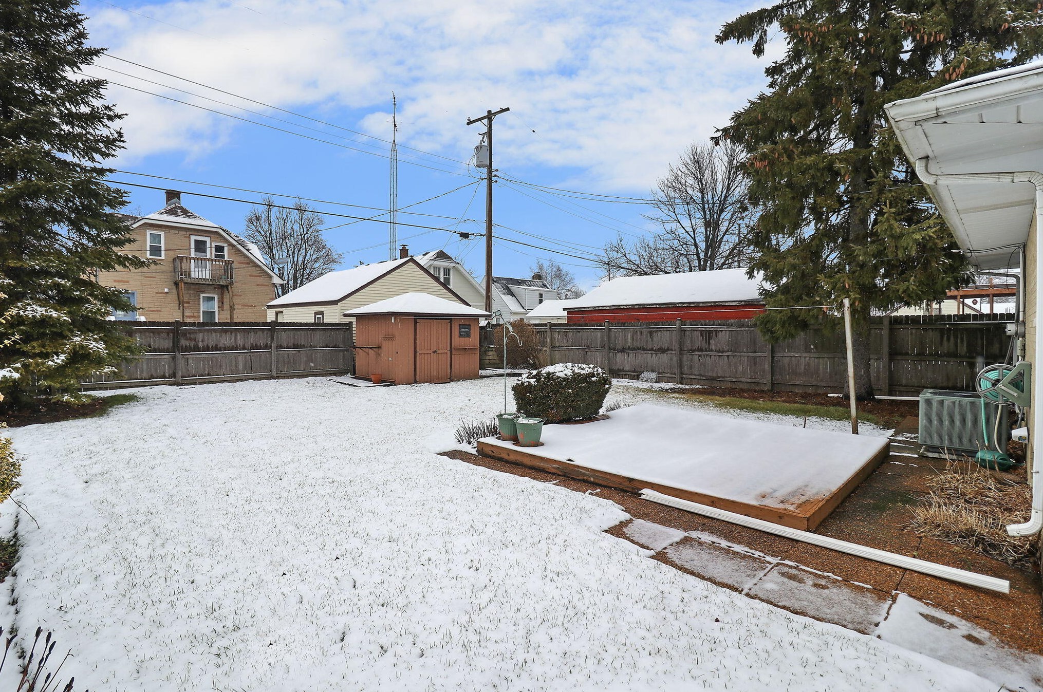 2302 Lincoln Rd, Kenosha WI  53143-1425 exterior