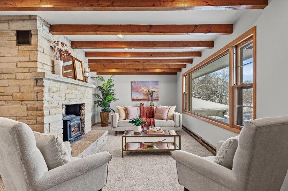 798 Riverview Dr, West Bend WI  53095-9580 exterior