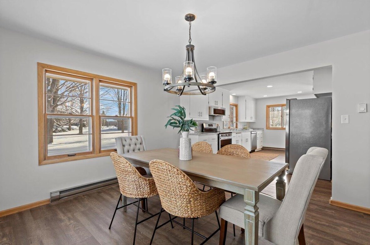 798 Riverview Dr, West Bend WI  53095-9580 exterior