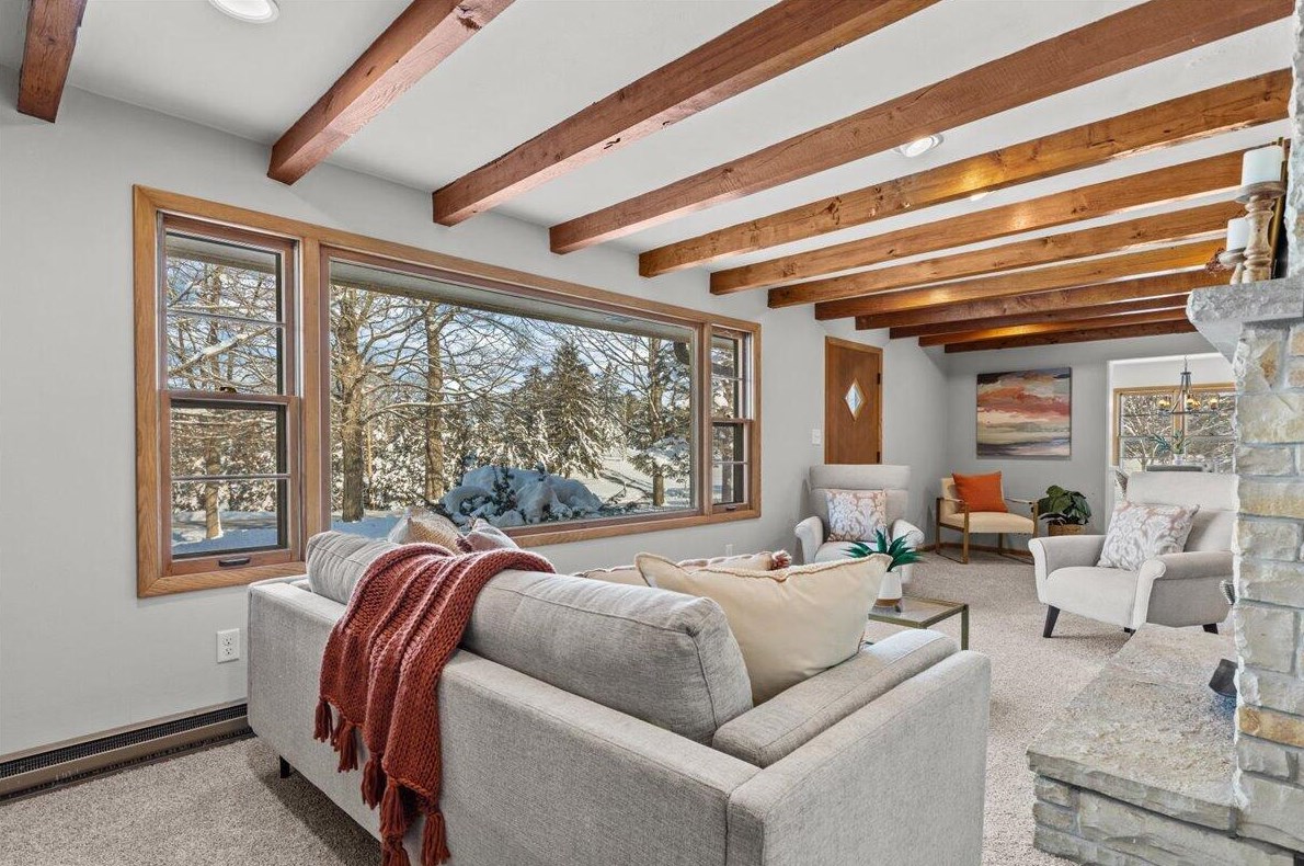798 Riverview Dr, West Bend WI  53095-9580 exterior