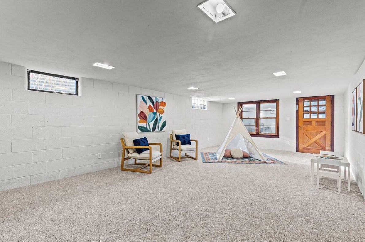 798 Riverview Dr, West Bend WI  53095-9580 exterior