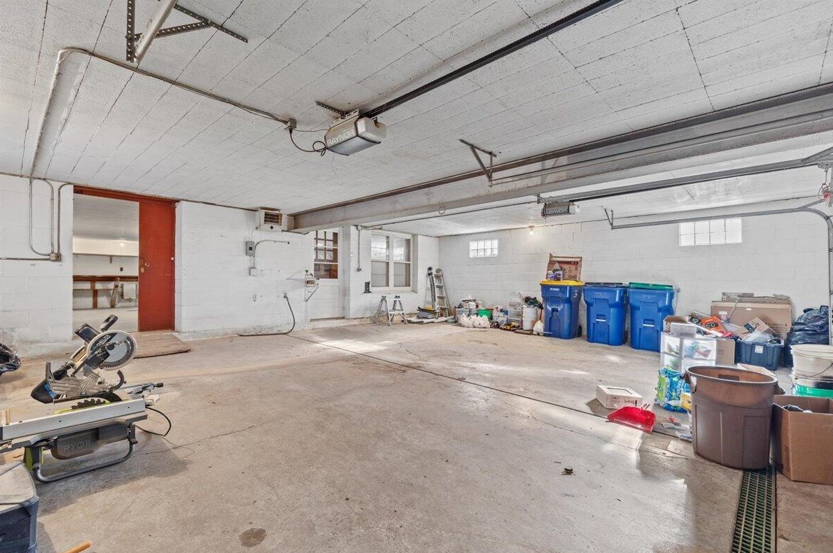 798 Riverview Dr, West Bend WI  53095-9580 exterior