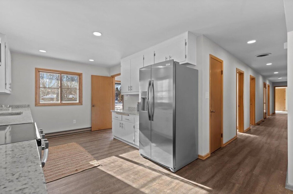 798 Riverview Dr, West Bend WI  53095-9580 exterior