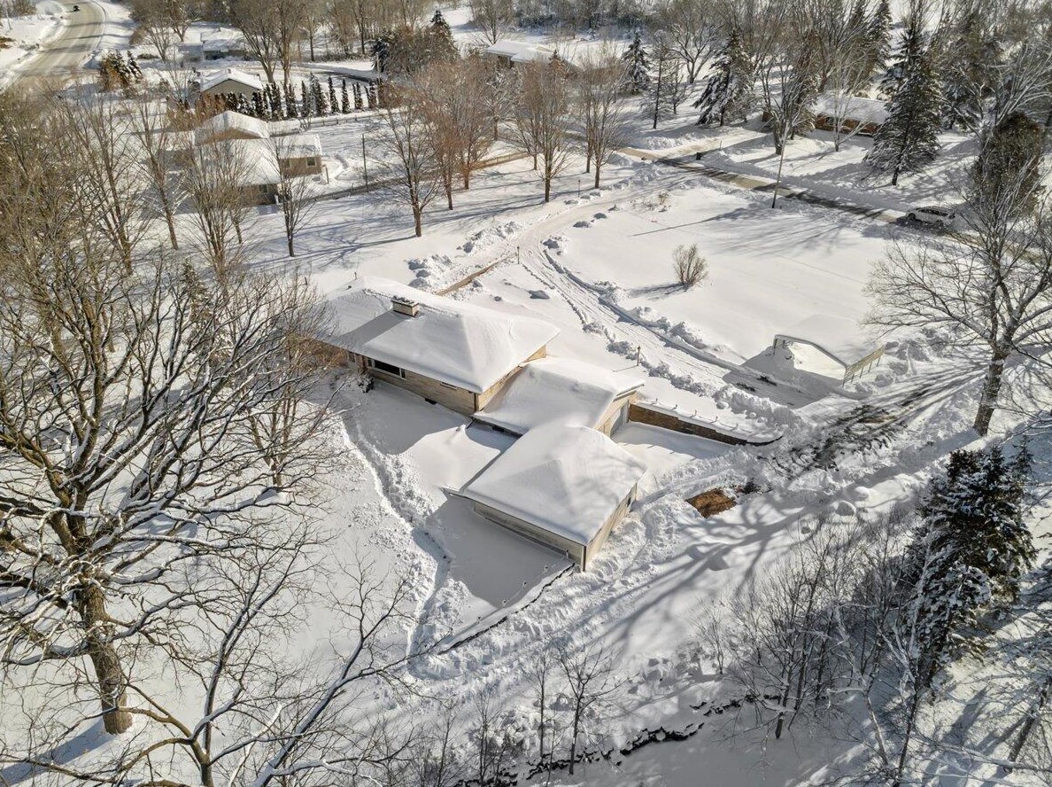 798 Riverview Dr, West Bend WI  53095-9580 exterior