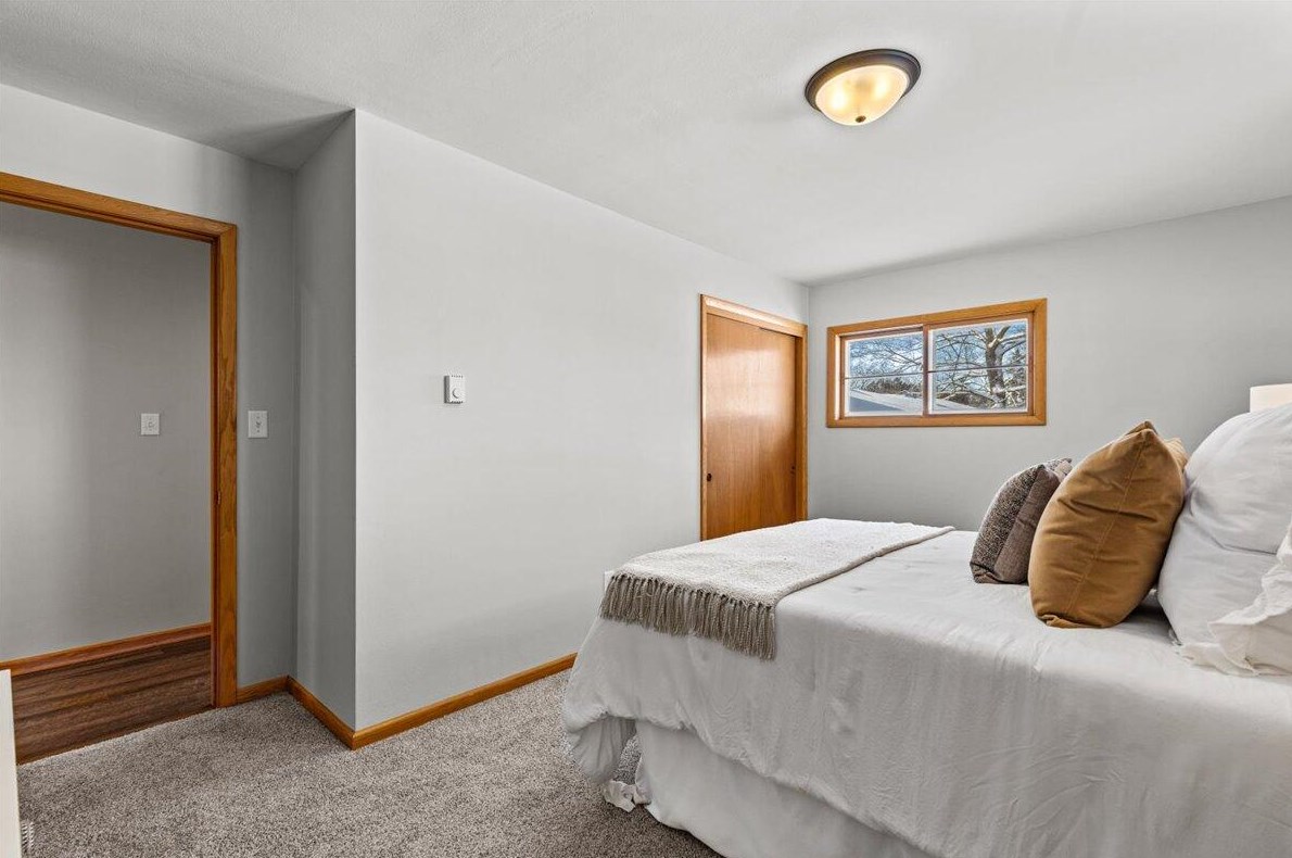 798 Riverview Dr, West Bend WI  53095-9580 exterior