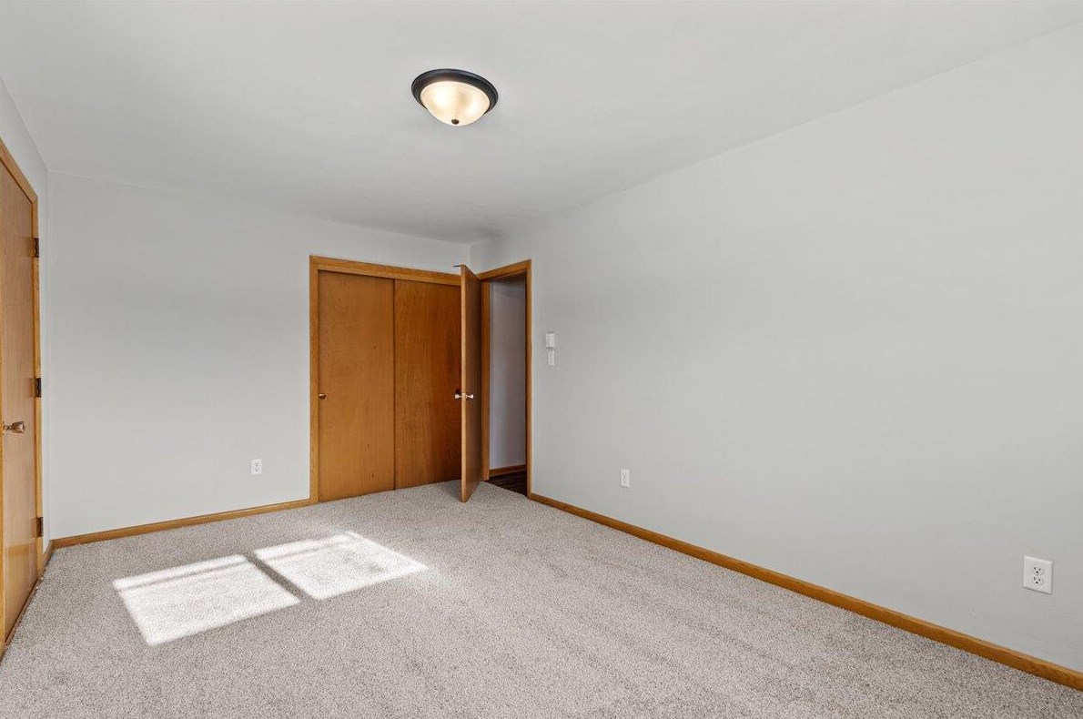 798 Riverview Dr, West Bend WI  53095-9580 exterior
